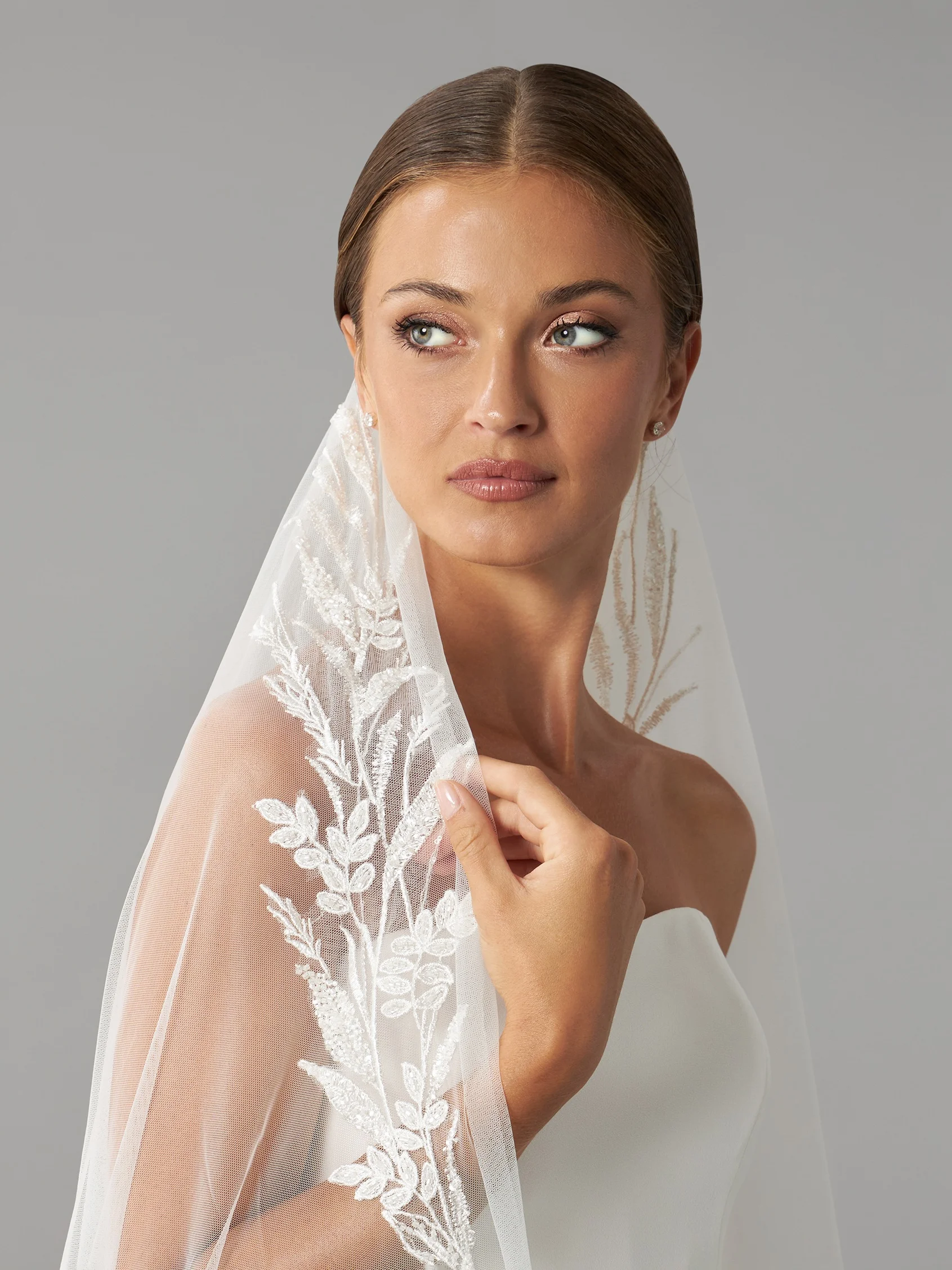V-2105 Tulle veil with embroidery and rhinestones