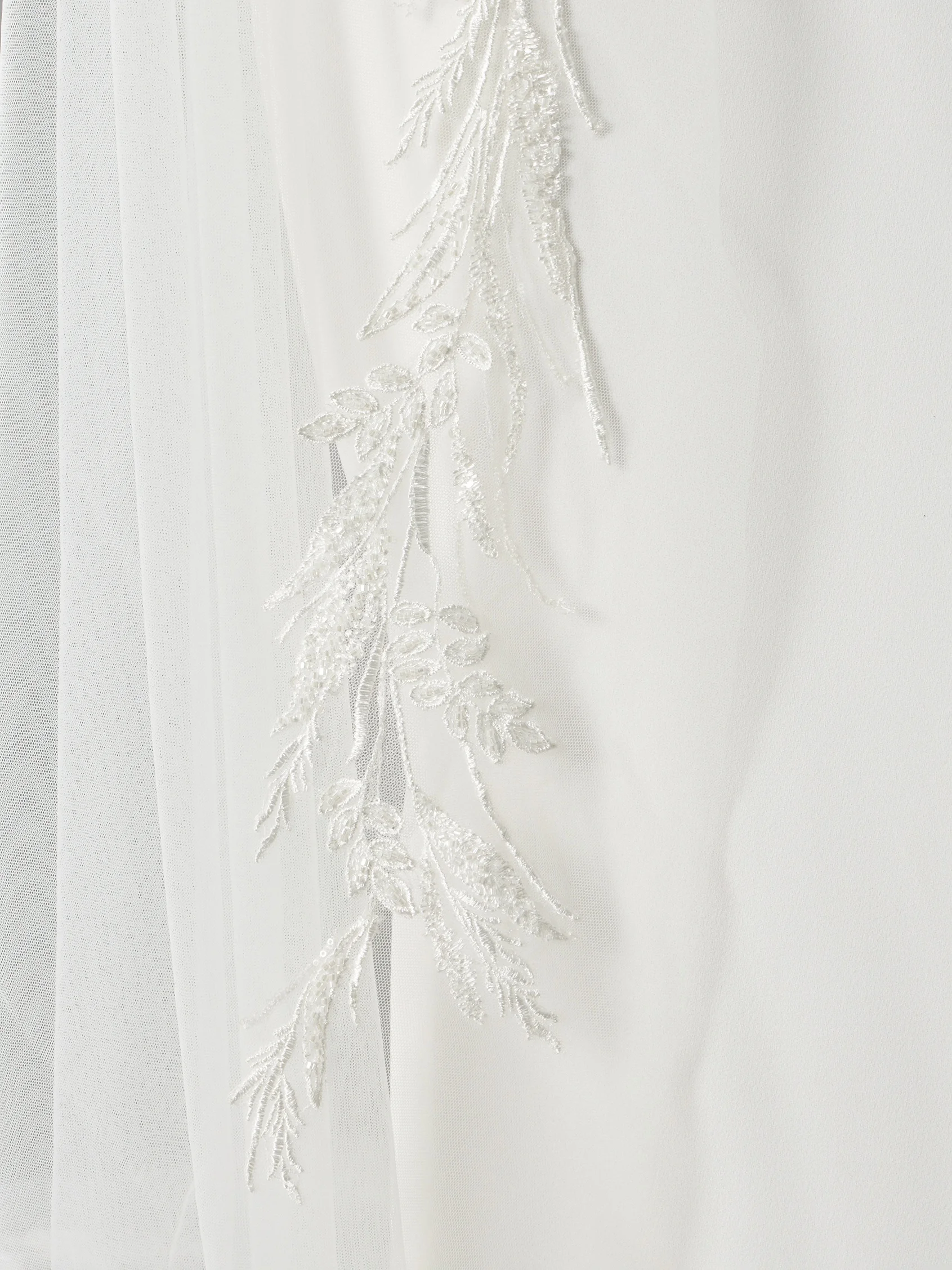 V-2105 Tulle veil with embroidery and rhinestones