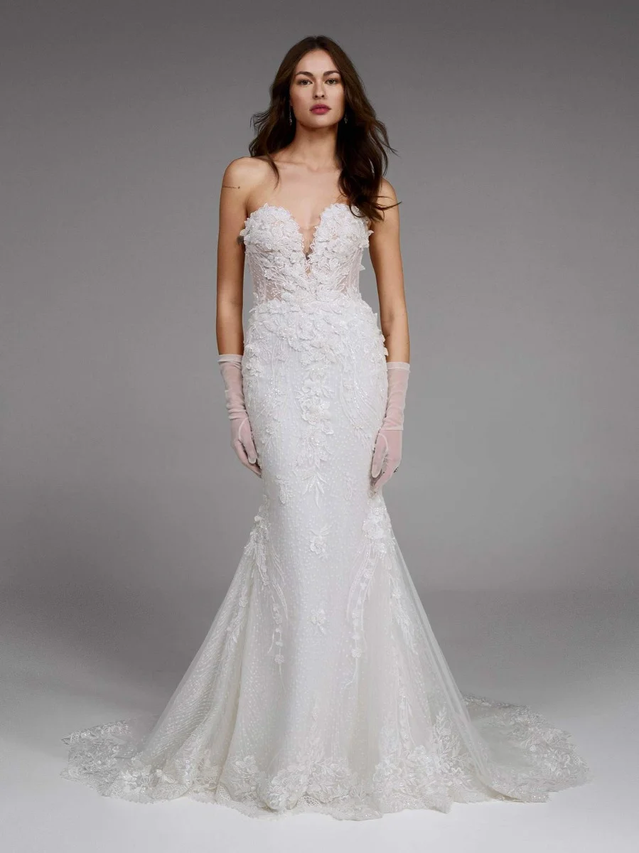 AETHRA Wedding dress with mermaid cut, sweetheart neckline and open back