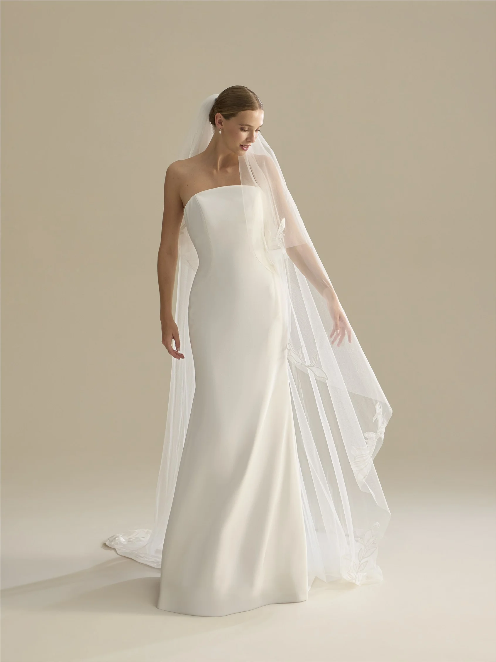V-LA64 Tulle veil with lace 1 V-LA64 Tulle veil with lace