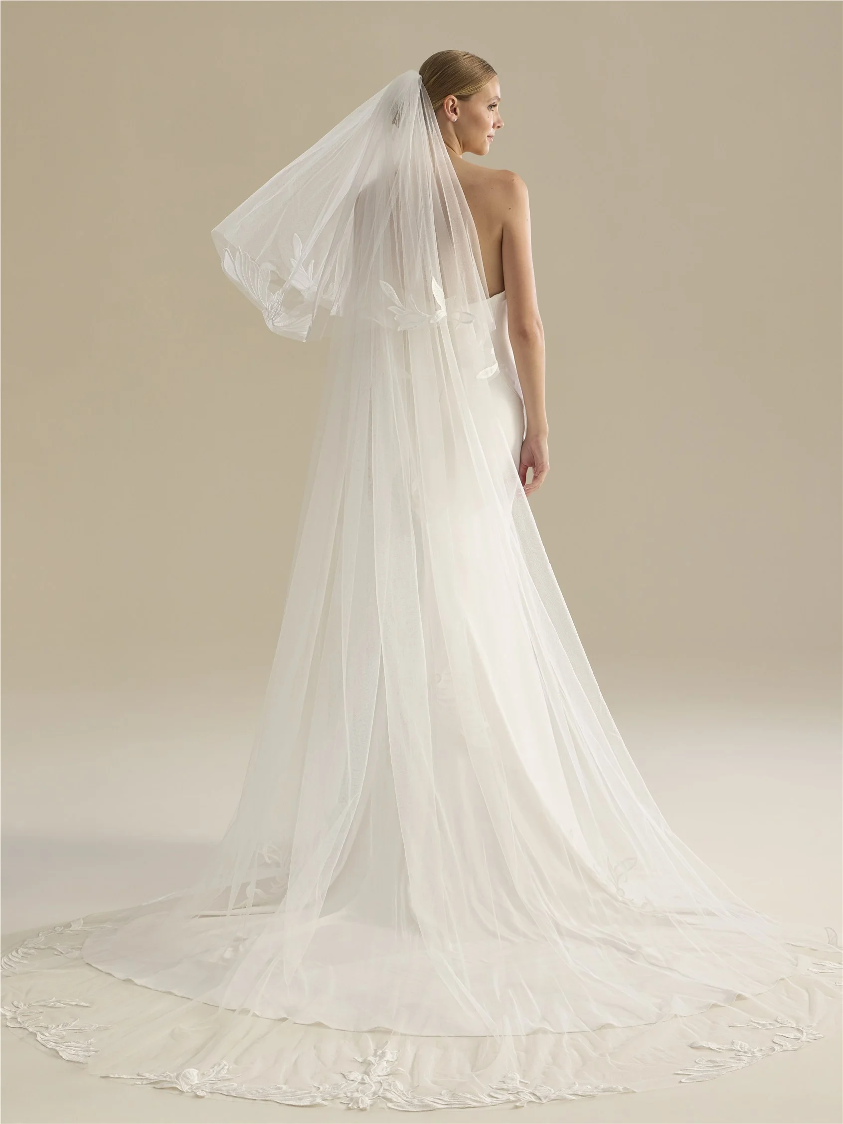 V-LA64 Tulle veil with lace 2 V-LA64 Tulle veil with lace