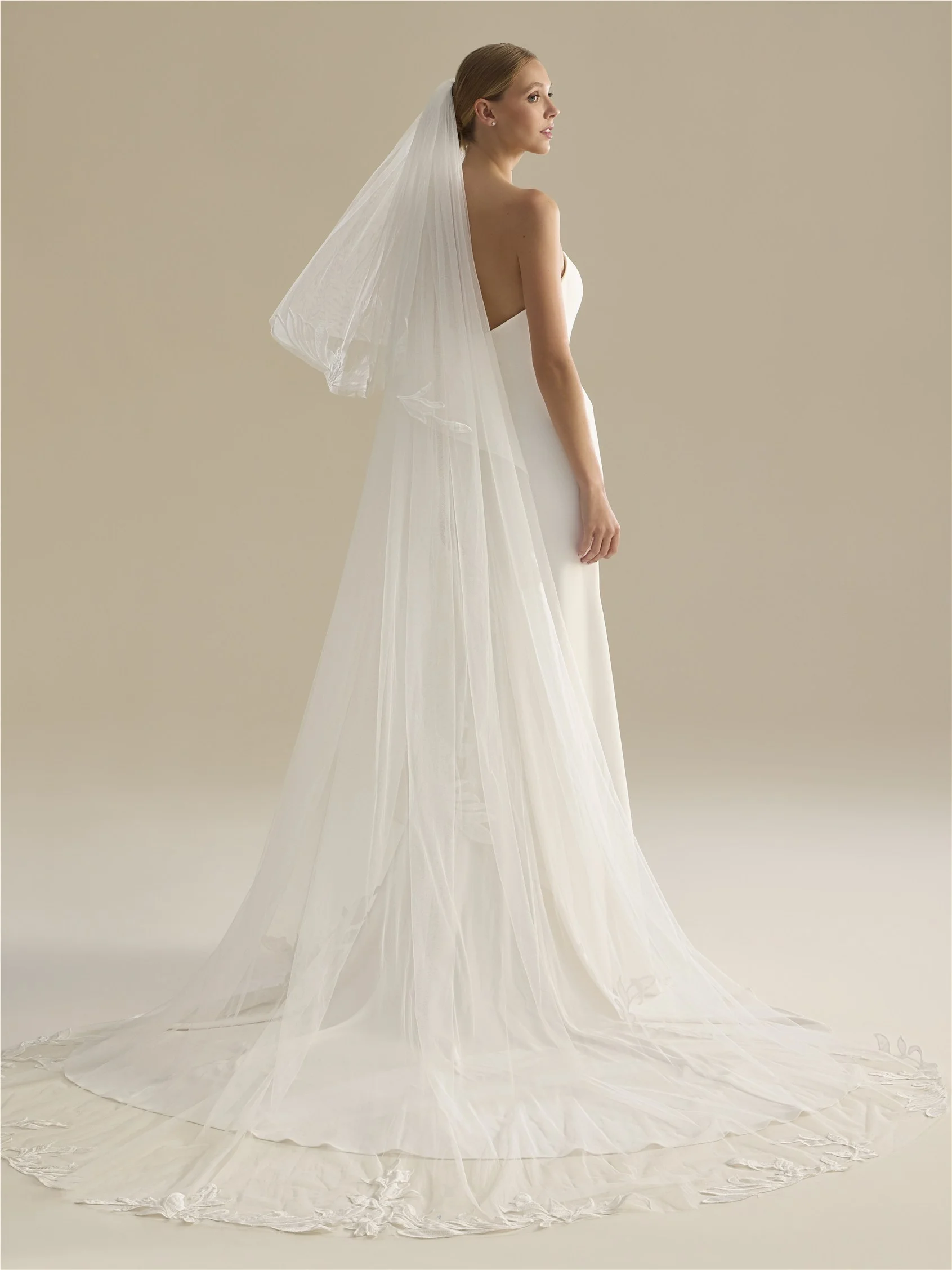 V-LA64 Tulle veil with lace 3 V-LA64 Tulle veil with lace