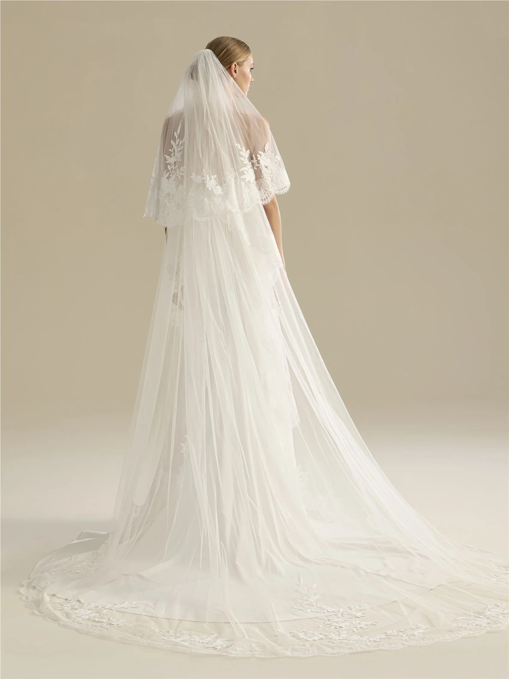 V-LA71 Tulle veil with chantilly and lace 2 V-LA71 Tulle veil with chantilly and lace