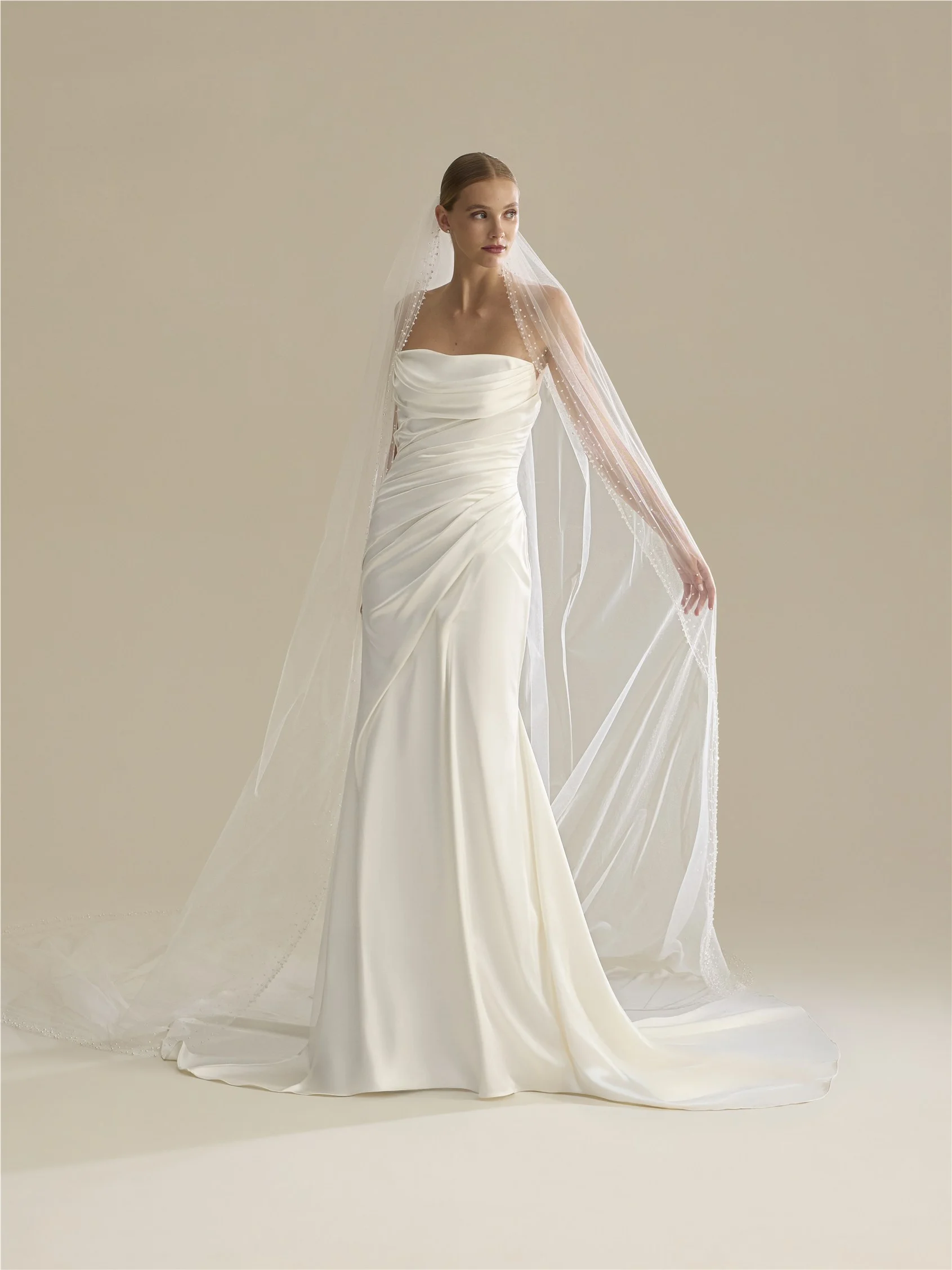 V-LA74 Tulle veil with rhinestones 1 V-LA74 Tulle veil with rhinestones