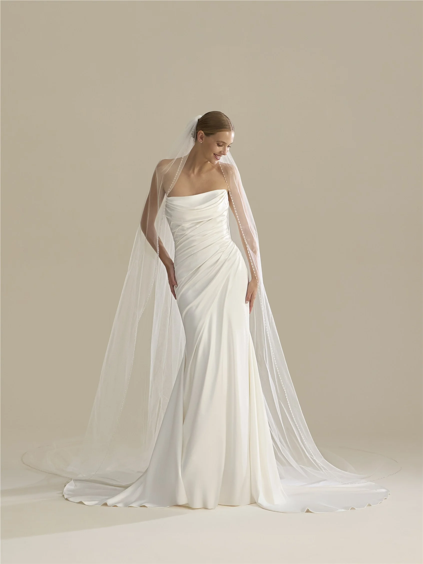 V-LA75 Tulle veil with rhinestones