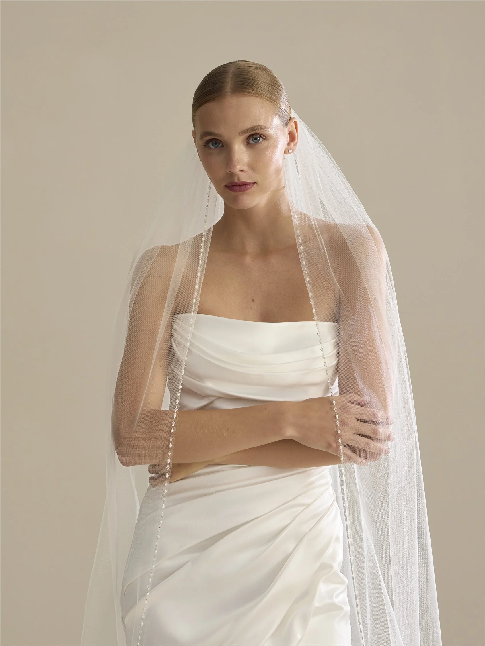 V-LA75 Tulle veil with rhinestones