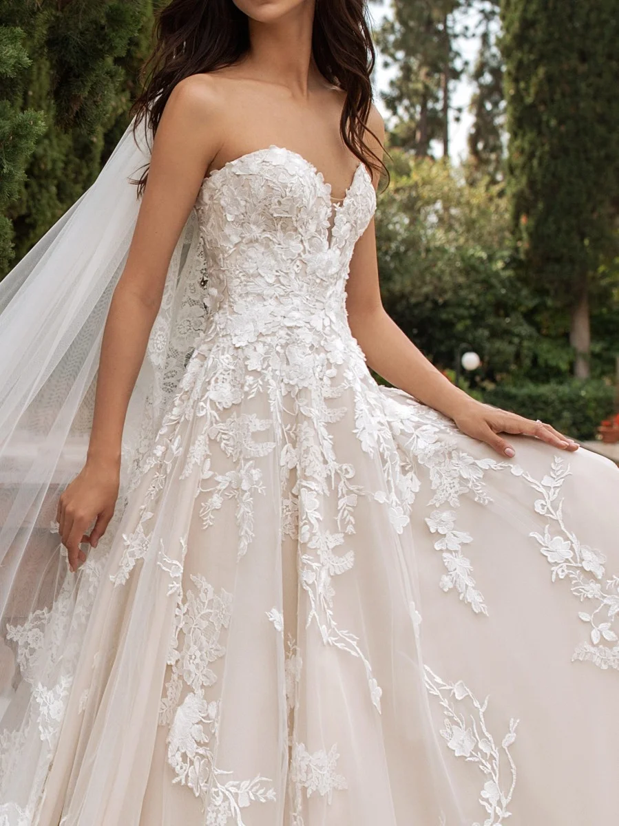 ELCIRA Wedding dress with open back, princess cut and sweetheart neckline 3 ELCIRA Wedding dress with open back, princess cut and sweetheart neckline