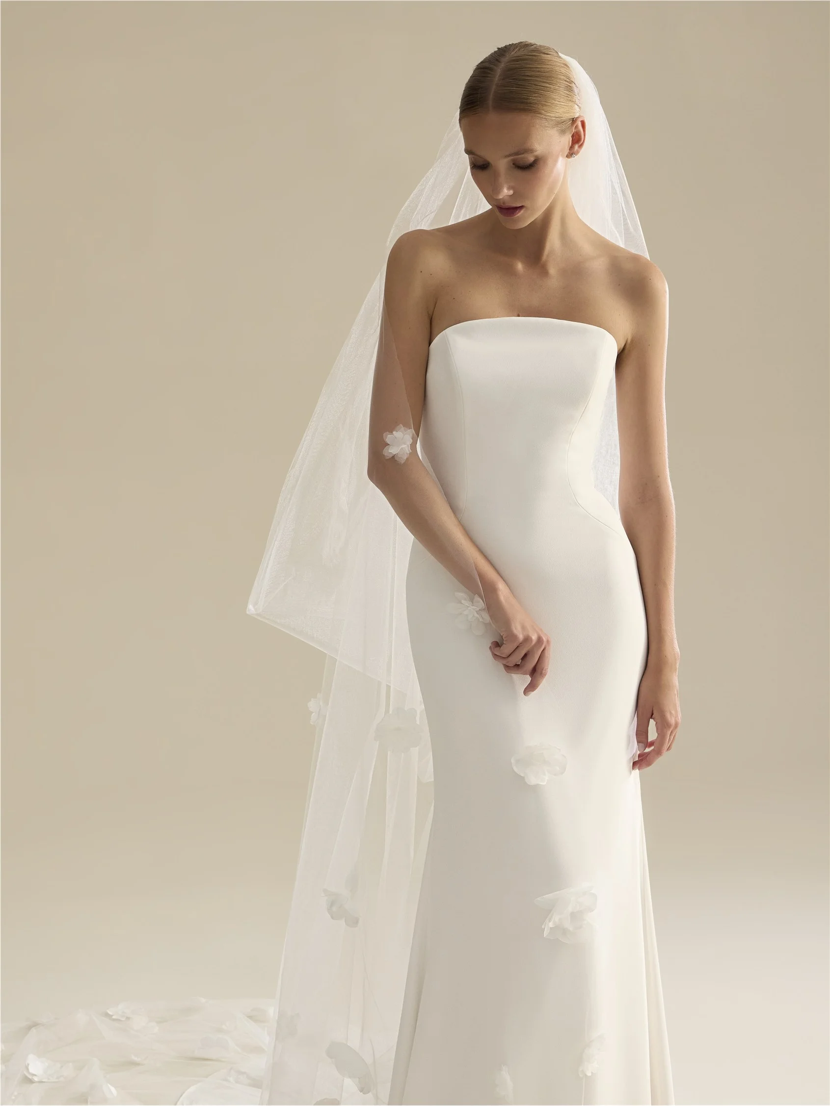 V-LA77 Tulle veil with flowers 3 V-LA77 Tulle veil with flowers