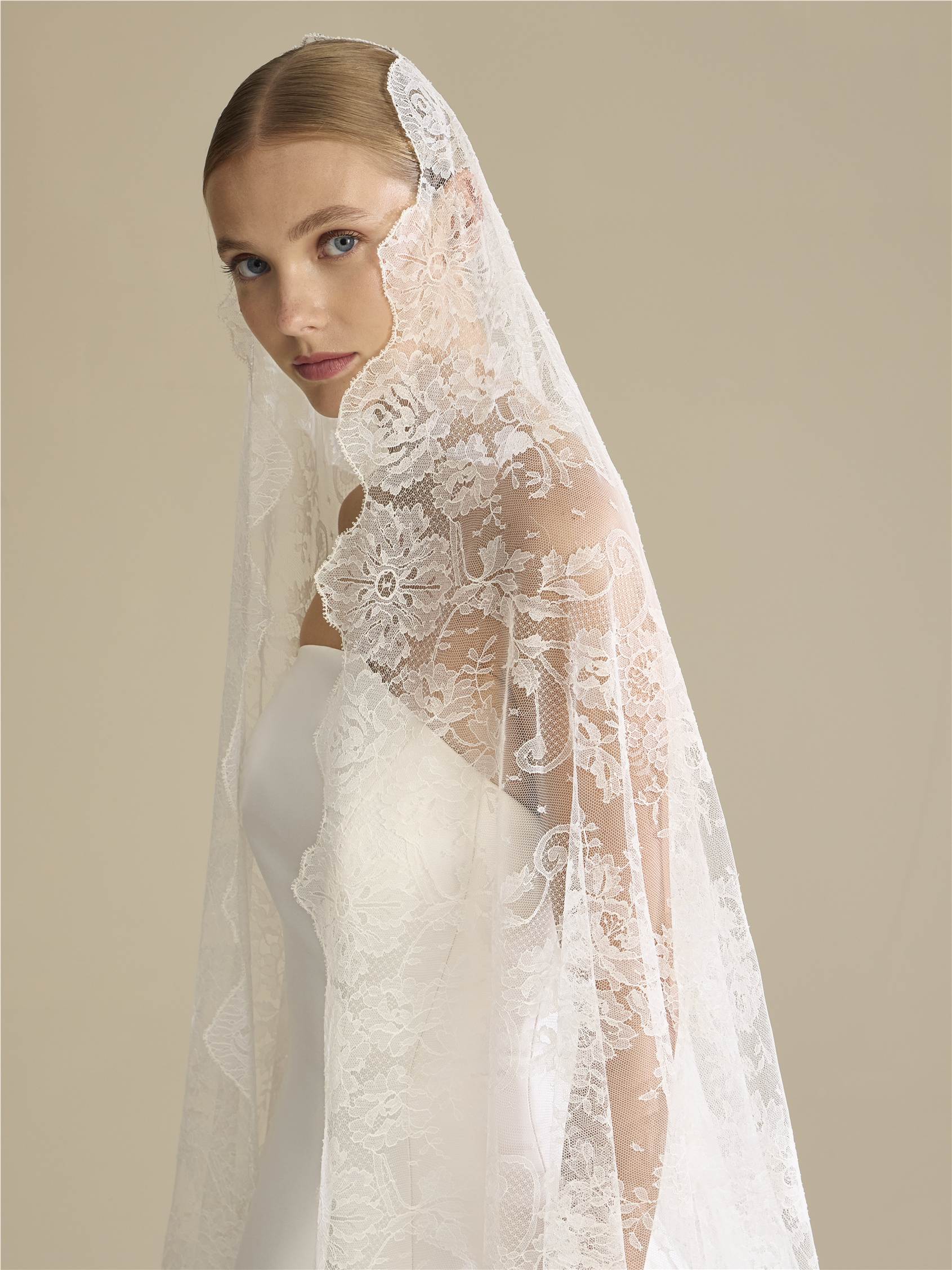M-LA02 Chantilly veil 3 M-LA02 Chantilly veil