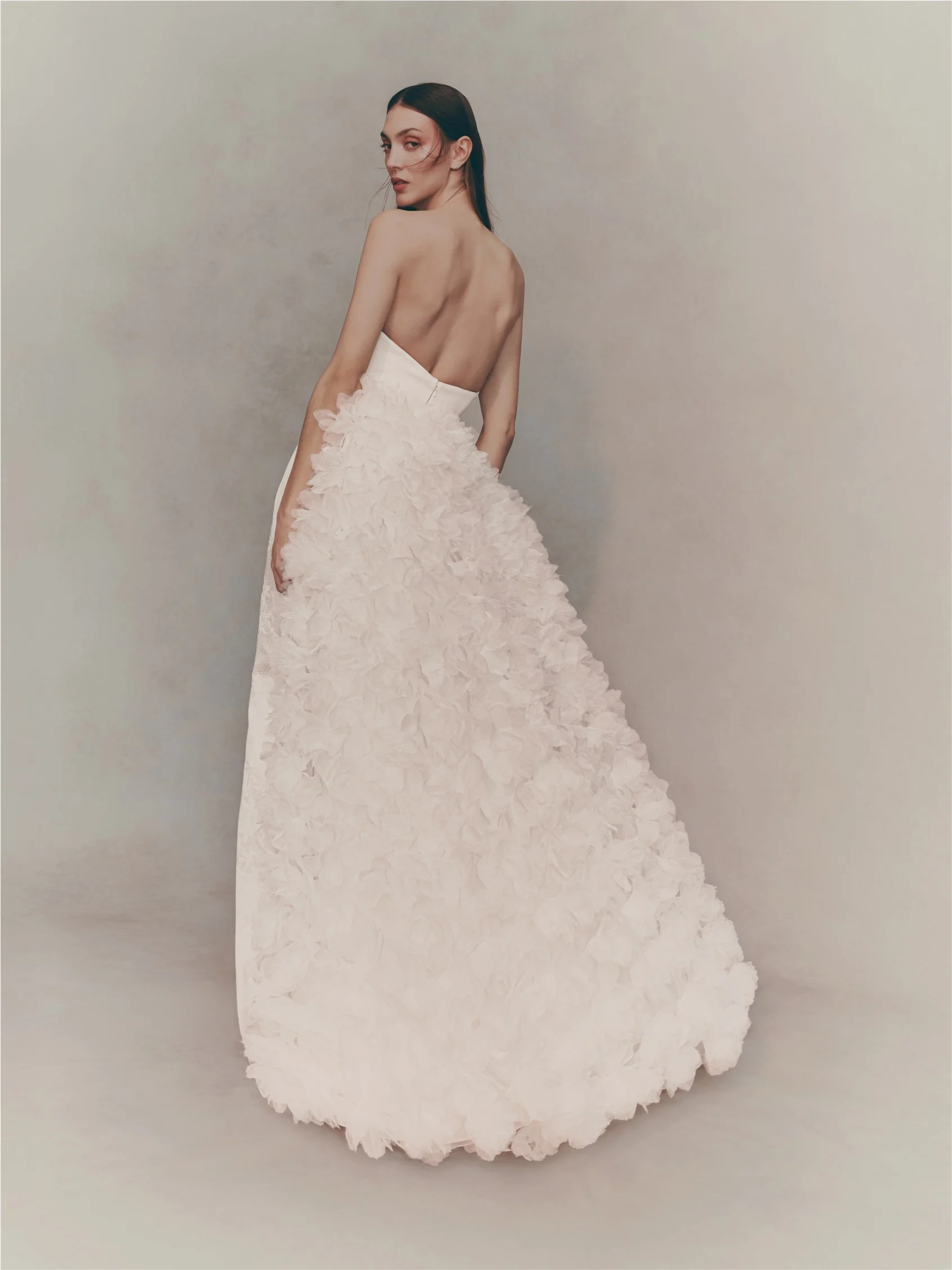 LULLIAN Column dress with strapless neckline. 4 LULLIAN Column dress with strapless neckline.