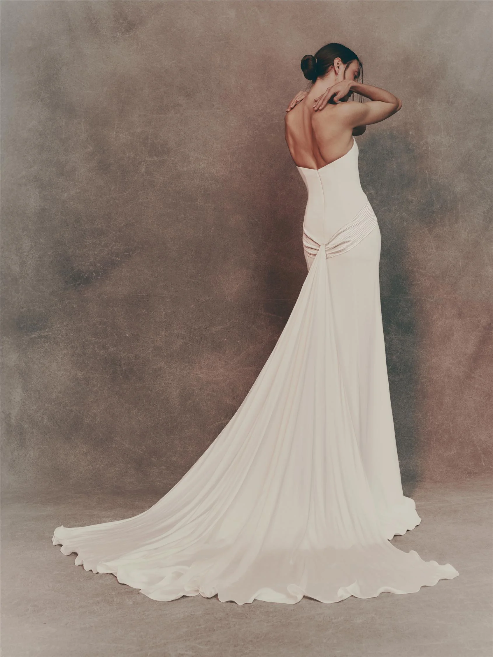 ELPIDIA Mermaid dress with strapless neckline. 2 ELPIDIA Mermaid dress with strapless neckline.