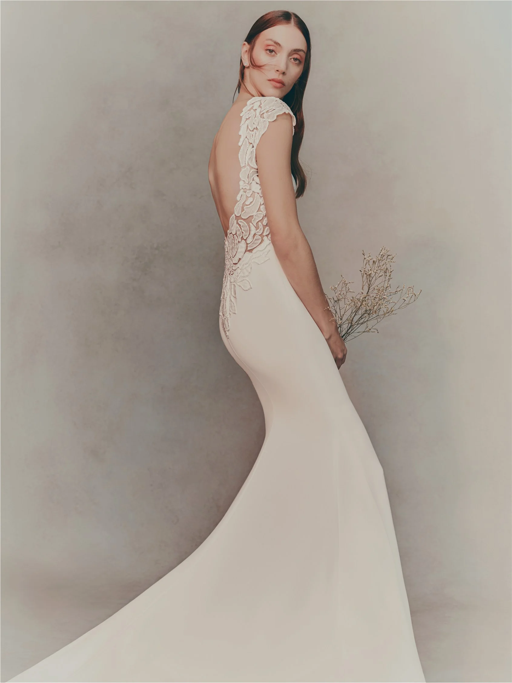 DELIBES Mermaid dress with round neckline, short sleeves and open back. 3 DELIBES Mermaid dress with round neckline, short sleeves and open back.