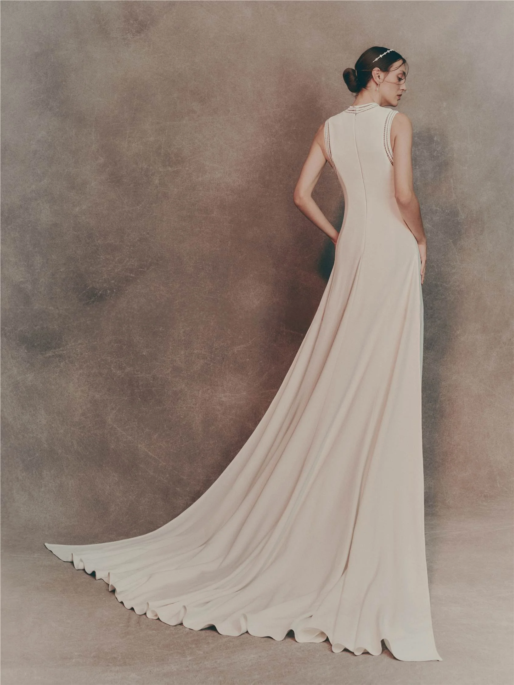 THINDY A-line dress with high neck.