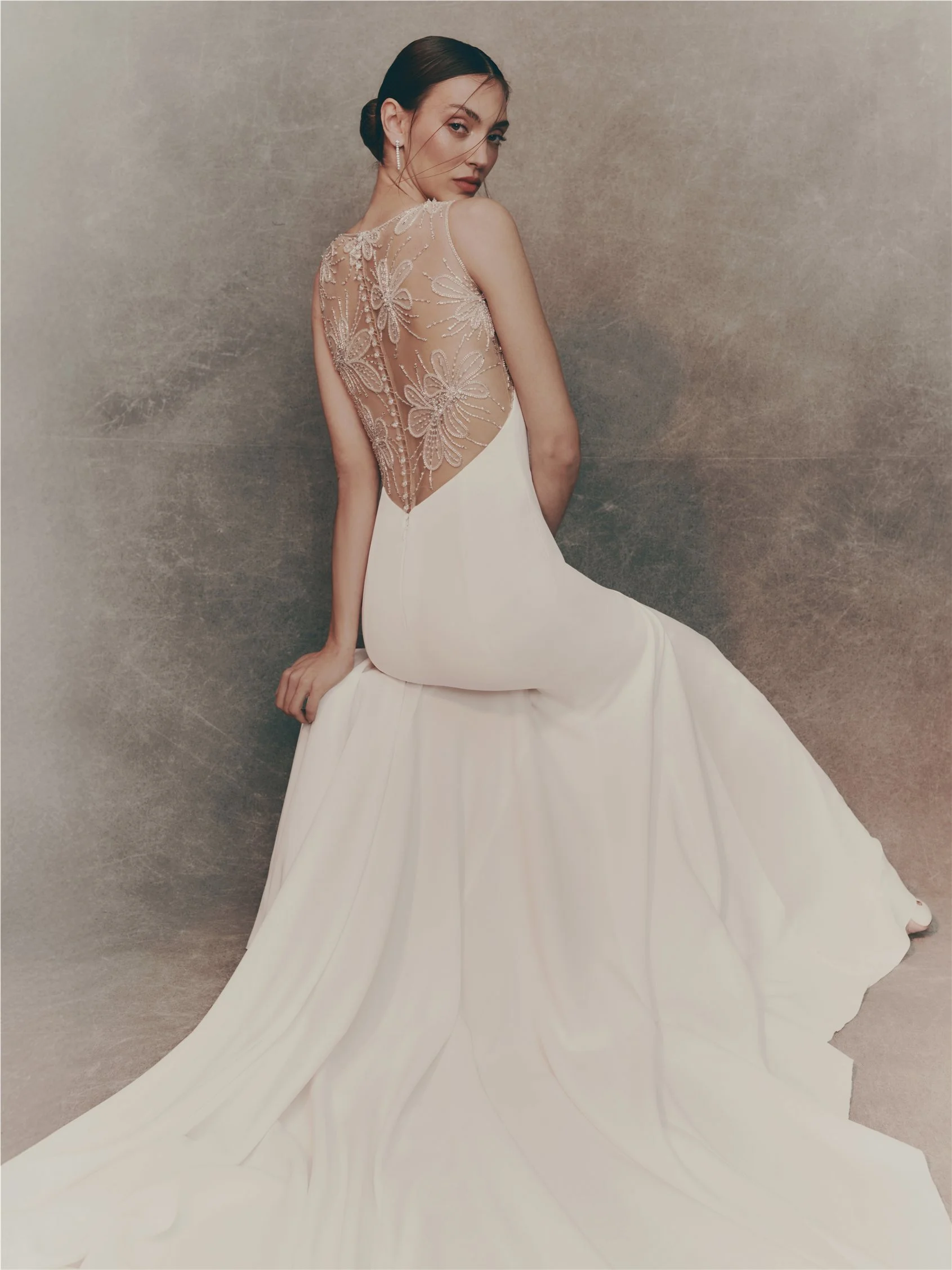 BALET Mermaid dress with V-neckline. 3 BALET Mermaid dress with V-neckline.