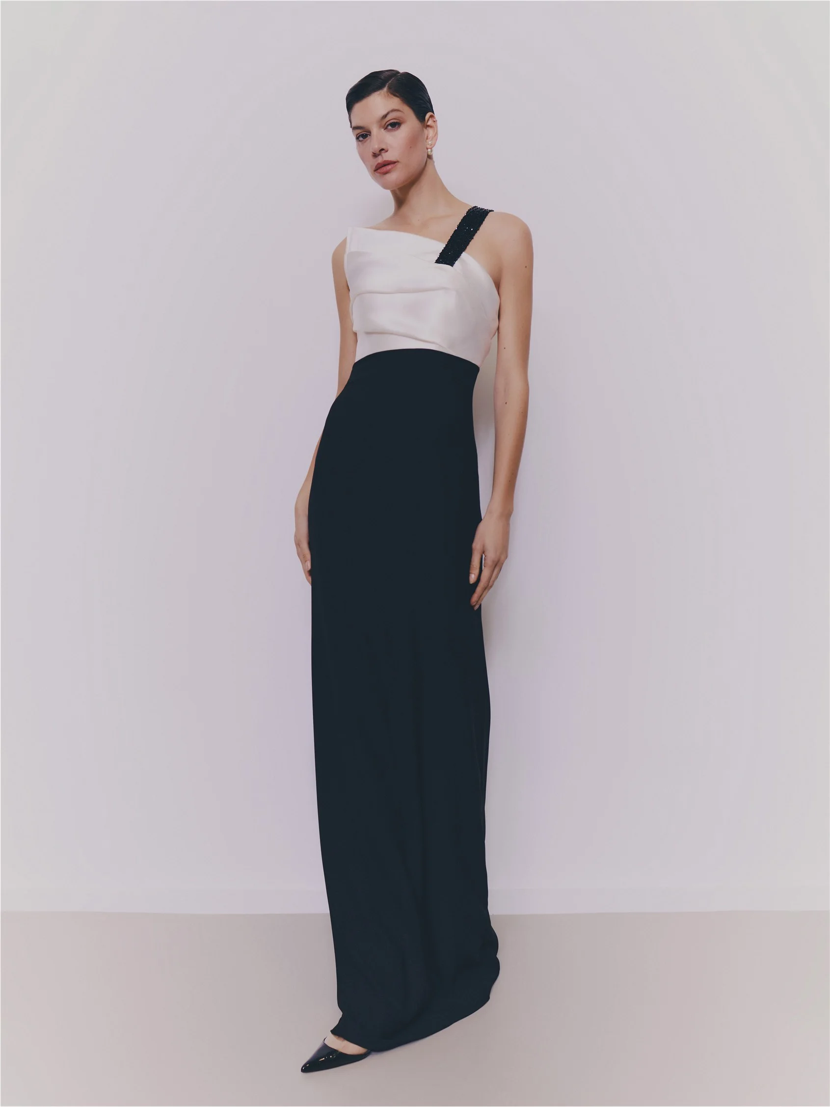 AIMOKA Column dress with asymmetrical neckline and open back