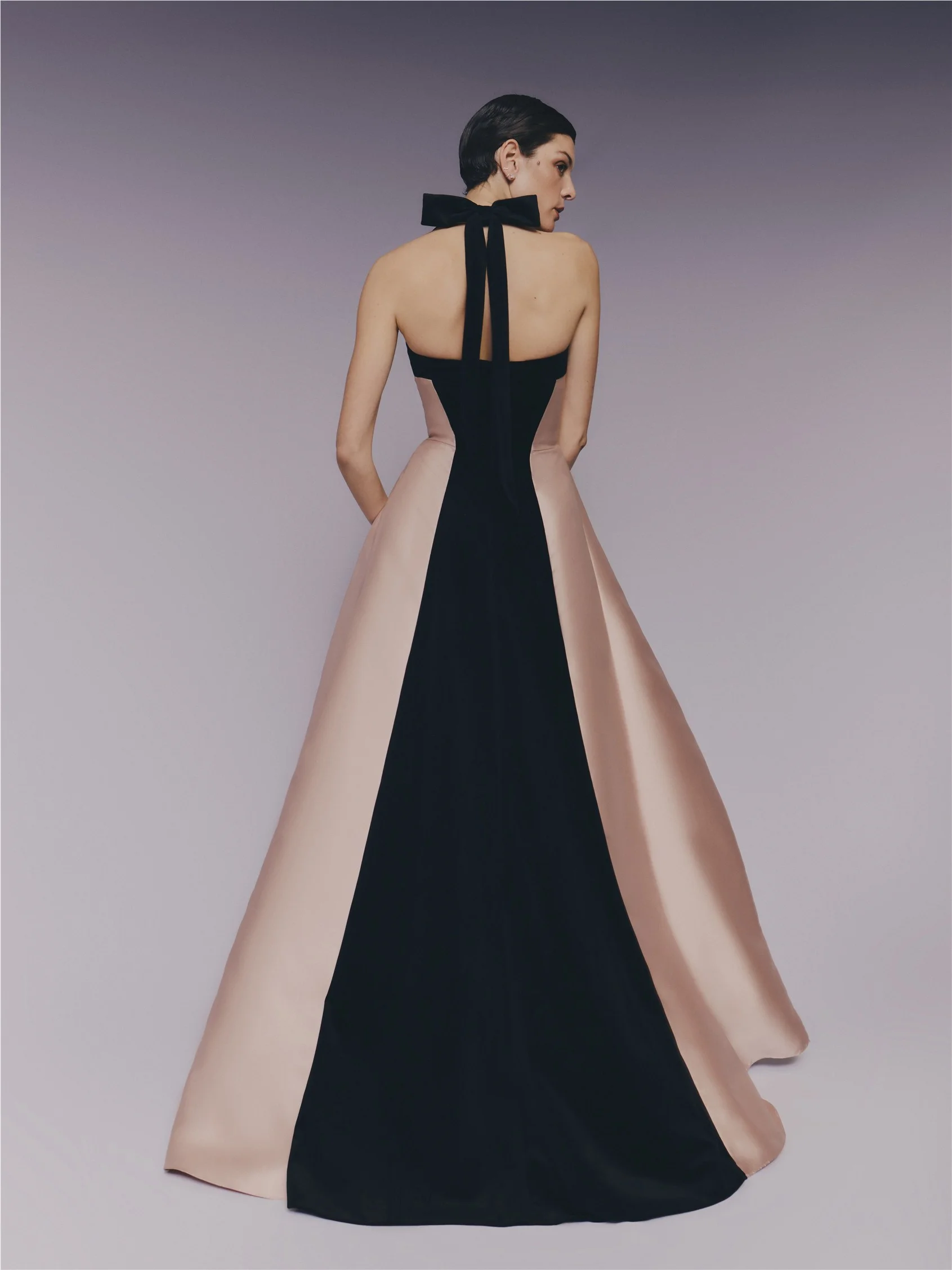 BERILLIA A-line dress with V-neckline