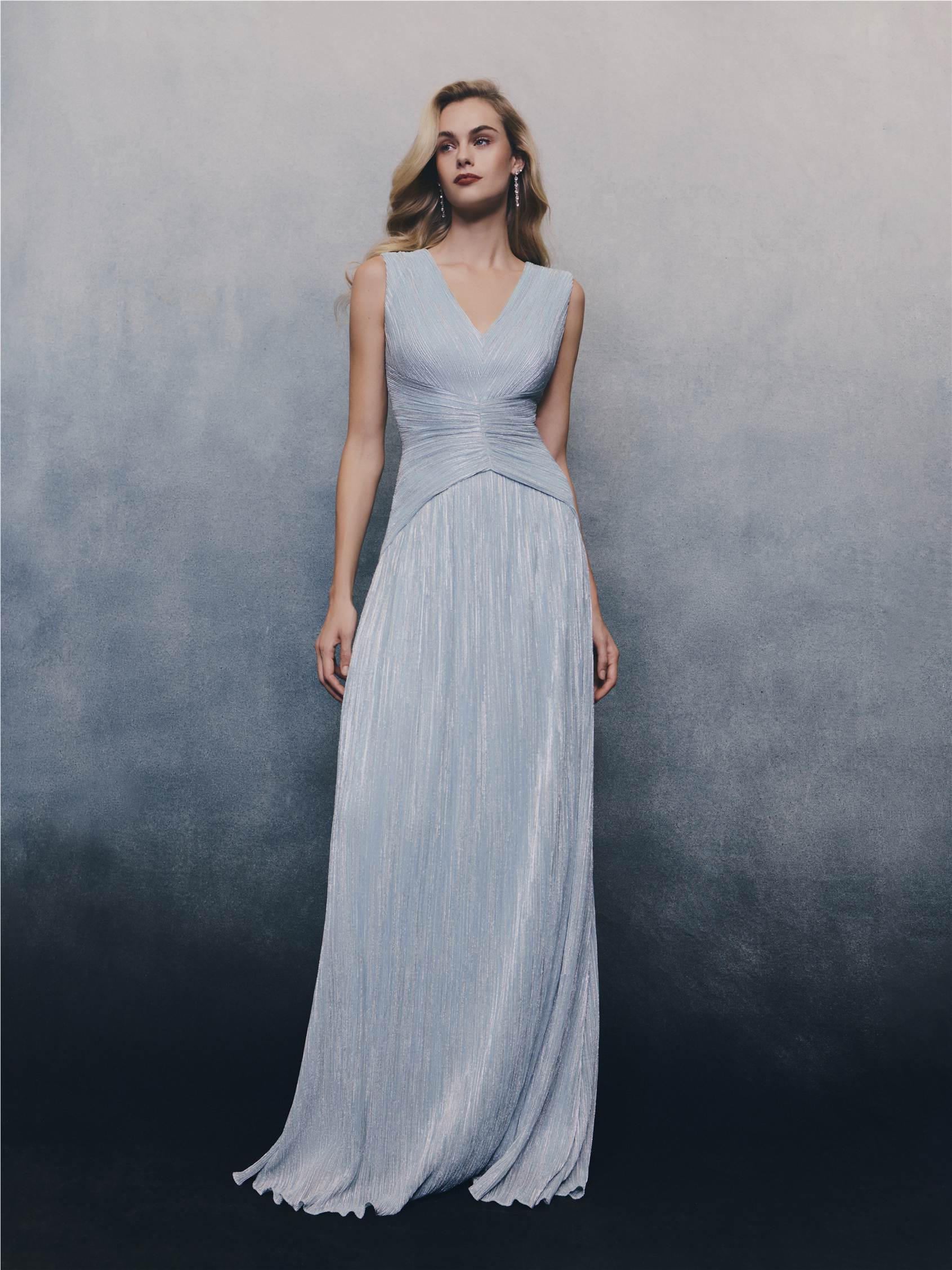 MINATO A-line dress with V-neckline