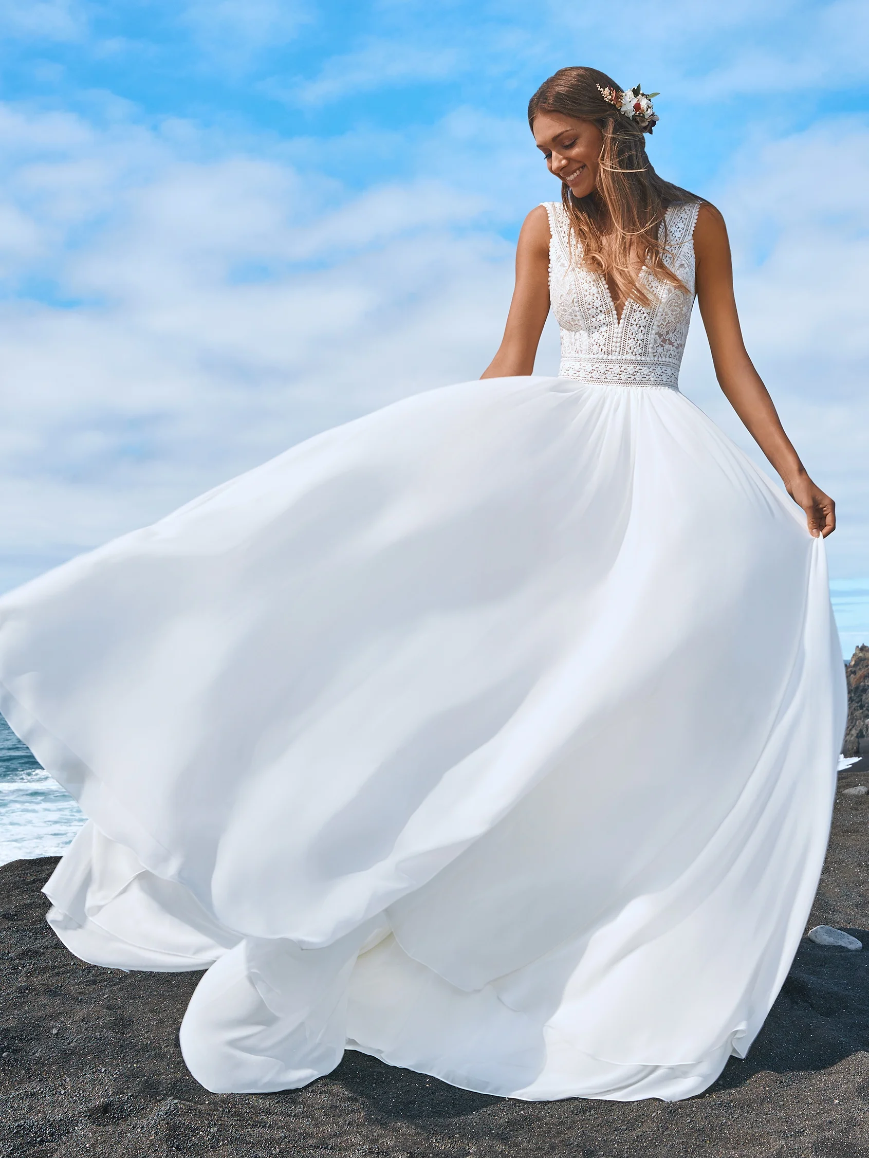 BAOBABS Flared wedding dress with V-neck