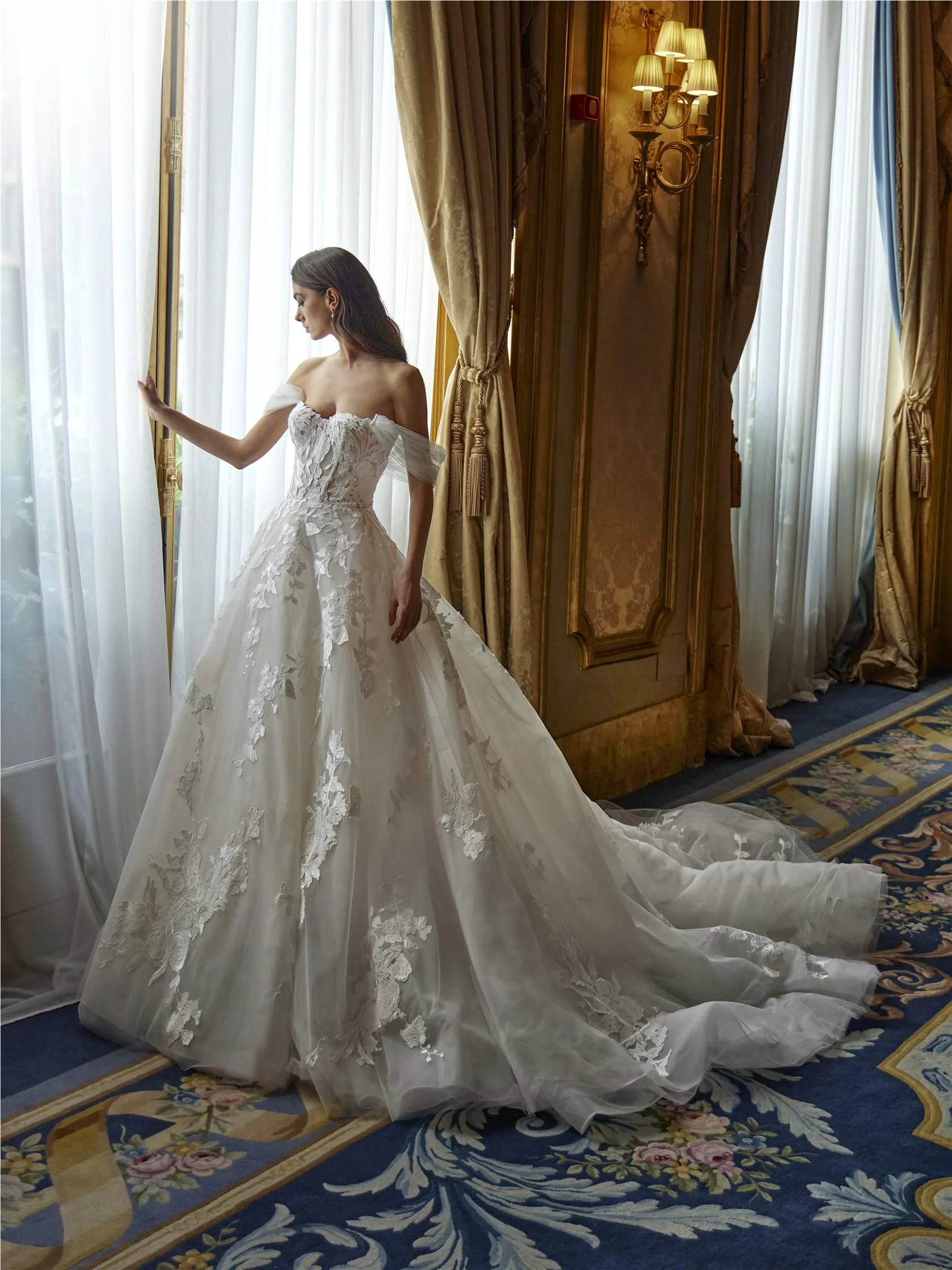 MEROPE Princess gown in tulle with sweetheart neckline and detachable sleeves 1 MEROPE Princess gown in tulle with sweetheart neckline and detachable sleeves