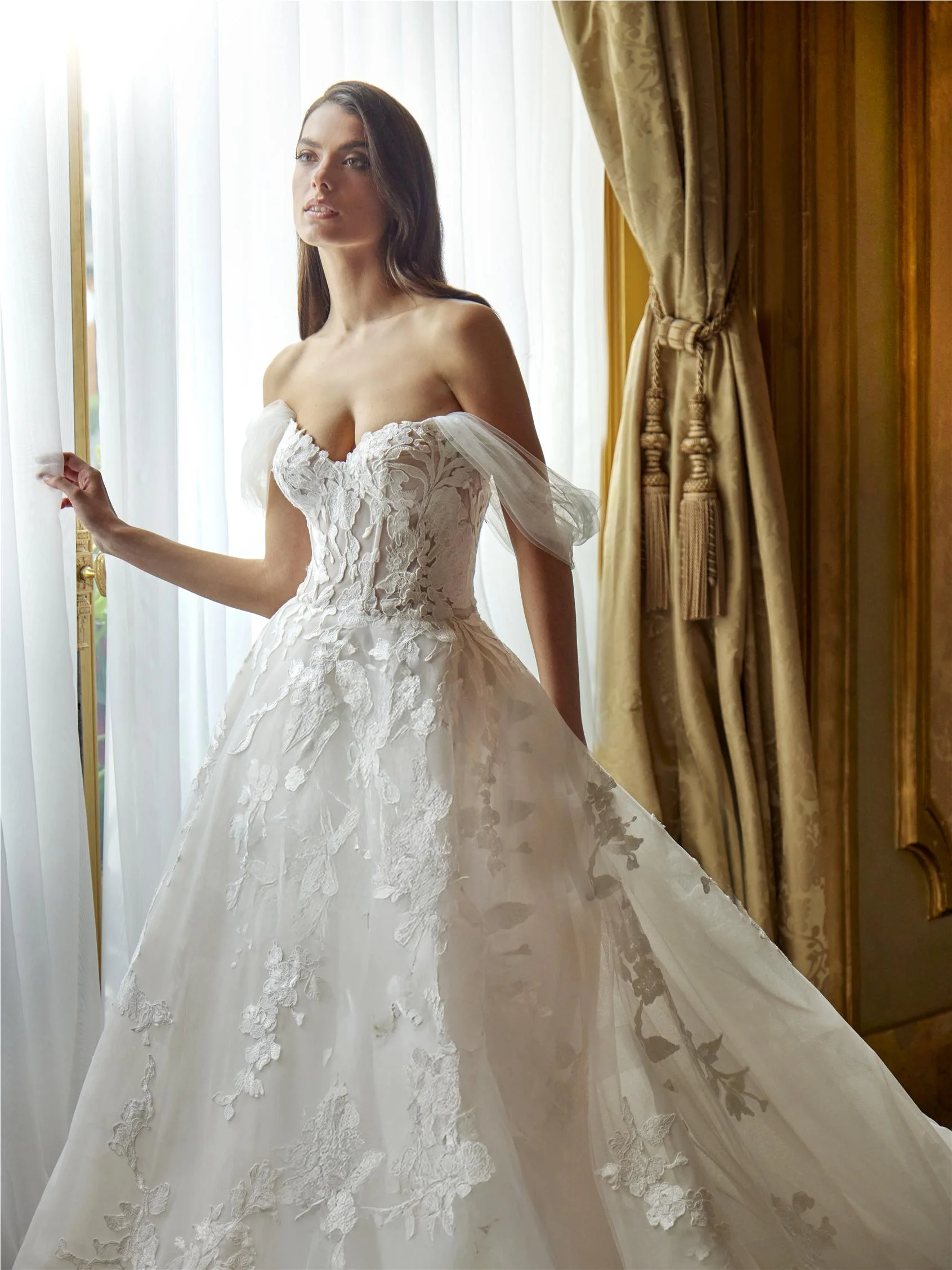 MEROPE Princess gown in tulle with sweetheart neckline and detachable sleeves 3 MEROPE Princess gown in tulle with sweetheart neckline and detachable sleeves