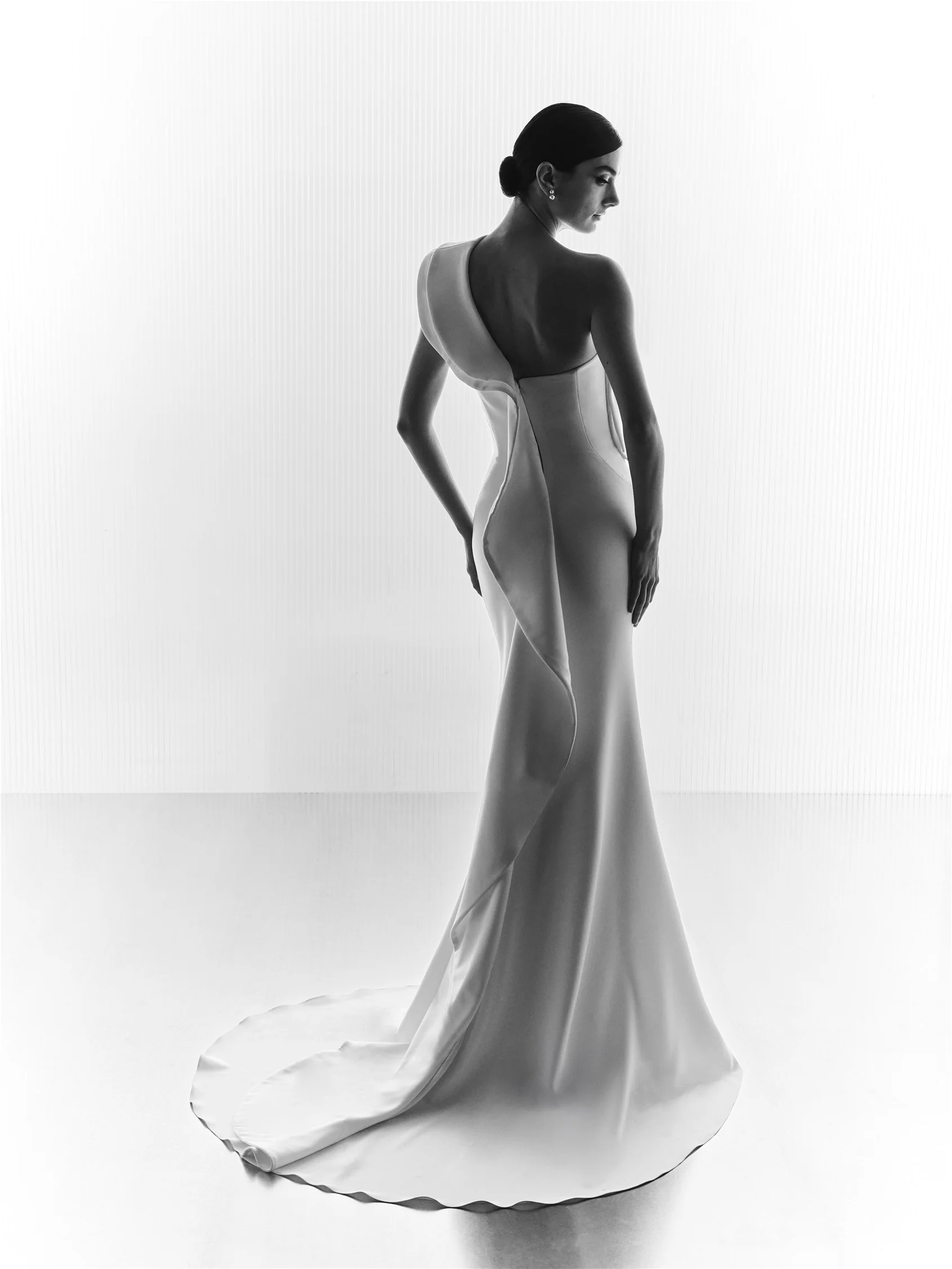 COSTRUCTA Minimalist one-shoulder crepe mermaid gown 2 COSTRUCTA Minimalist one-shoulder crepe mermaid gown