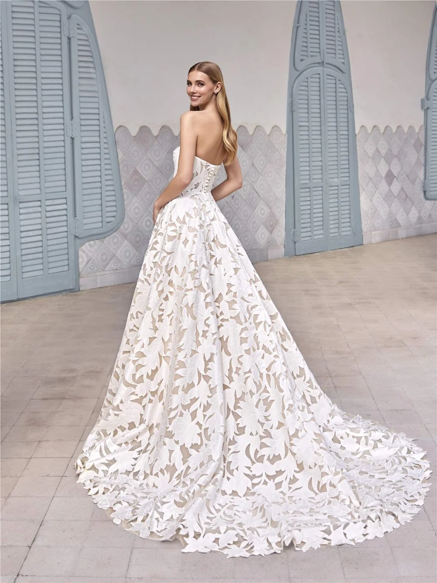 BEATRIU Strapless princess dress in floral lace 2 BEATRIU Strapless princess dress in floral lace