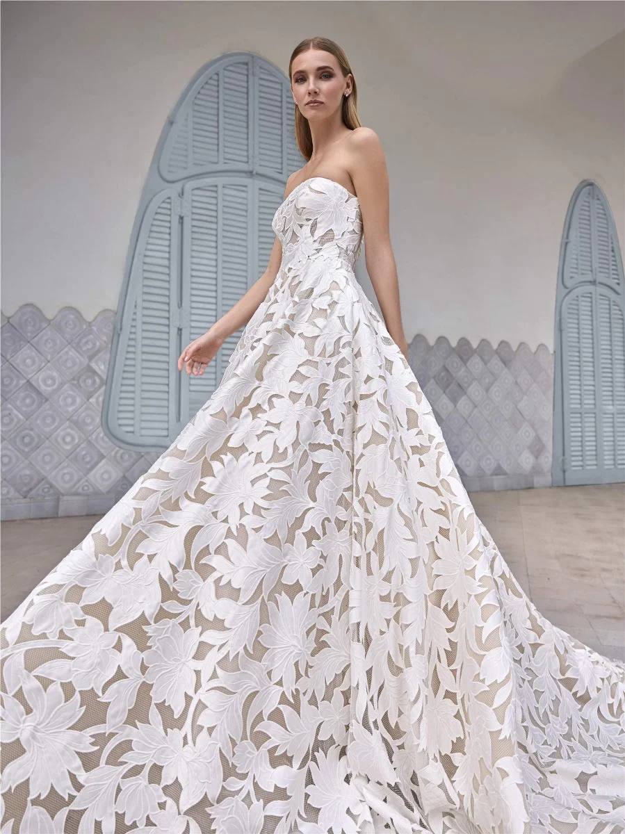 BEATRIU Strapless princess dress in floral lace 4 BEATRIU Strapless princess dress in floral lace