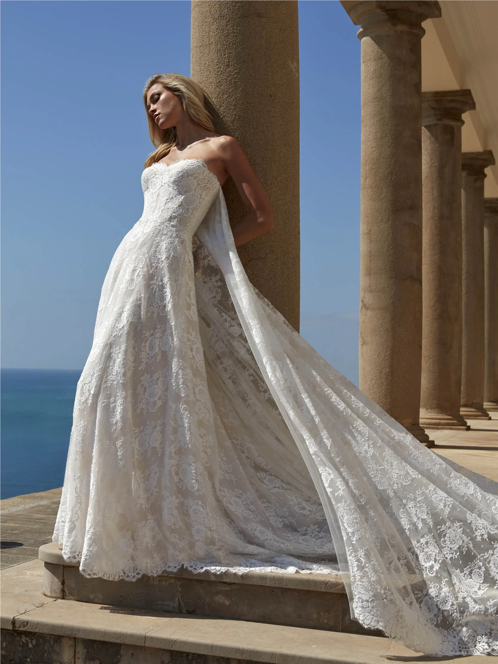 RYMER A-line dress with sweetheart neckline and detachable cape