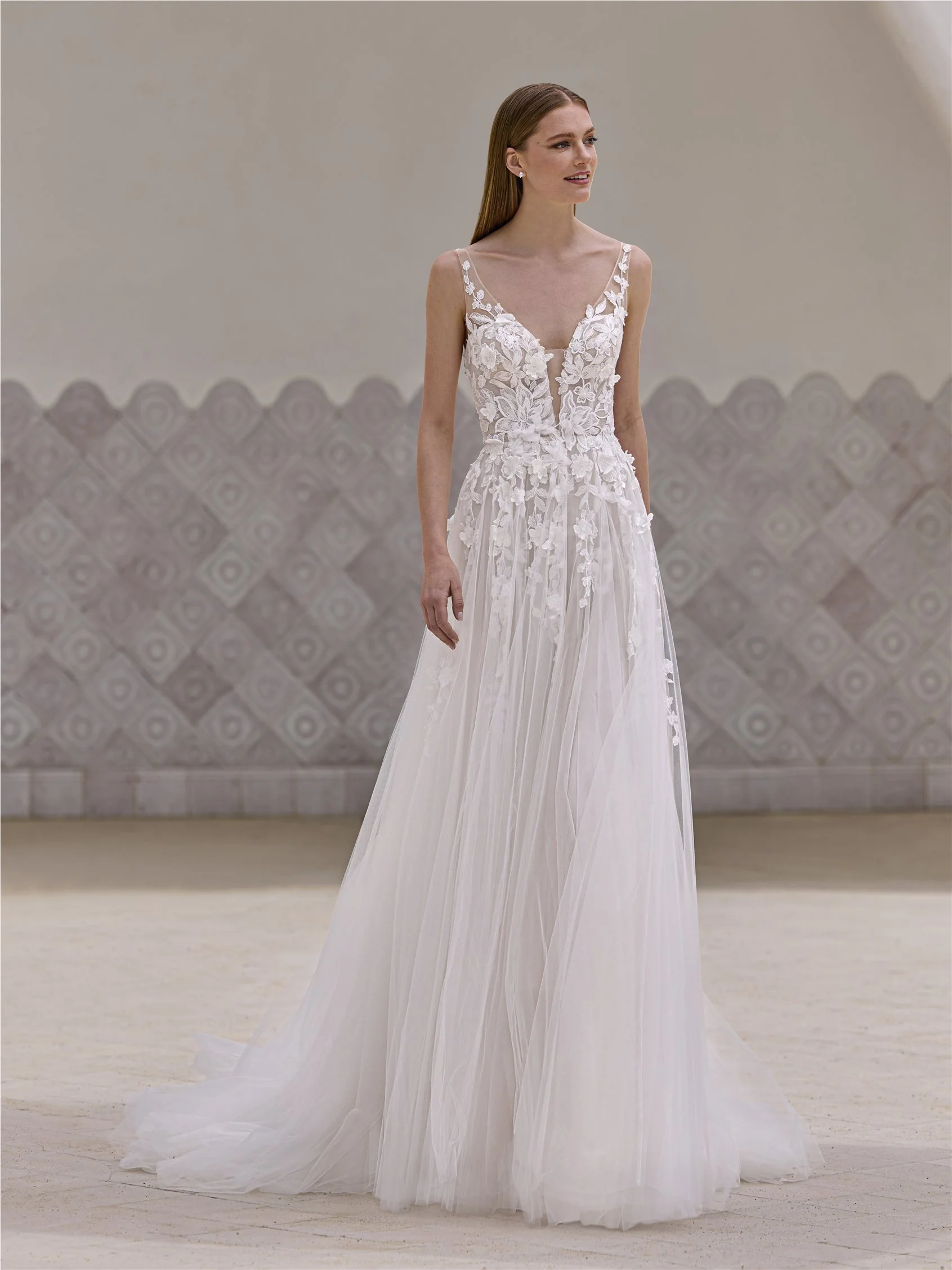 YEOH A-line dress with V-neckline and V-back