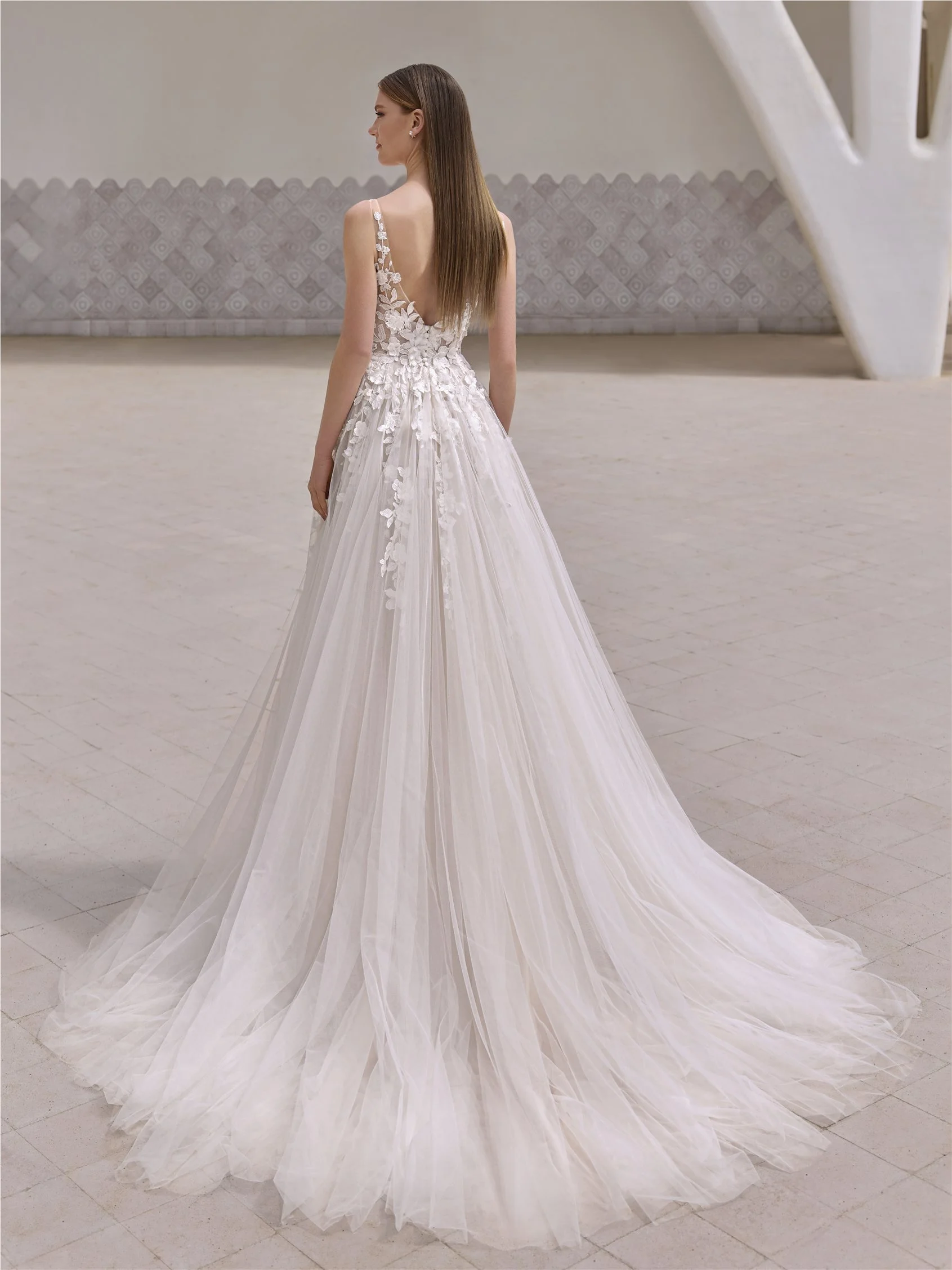 YEOH A-line dress with V-neckline and V-back