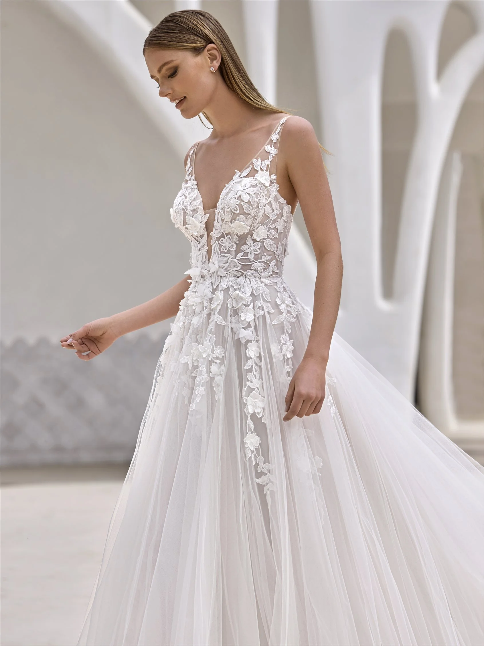 YEOH A-line dress with V-neckline and V-back