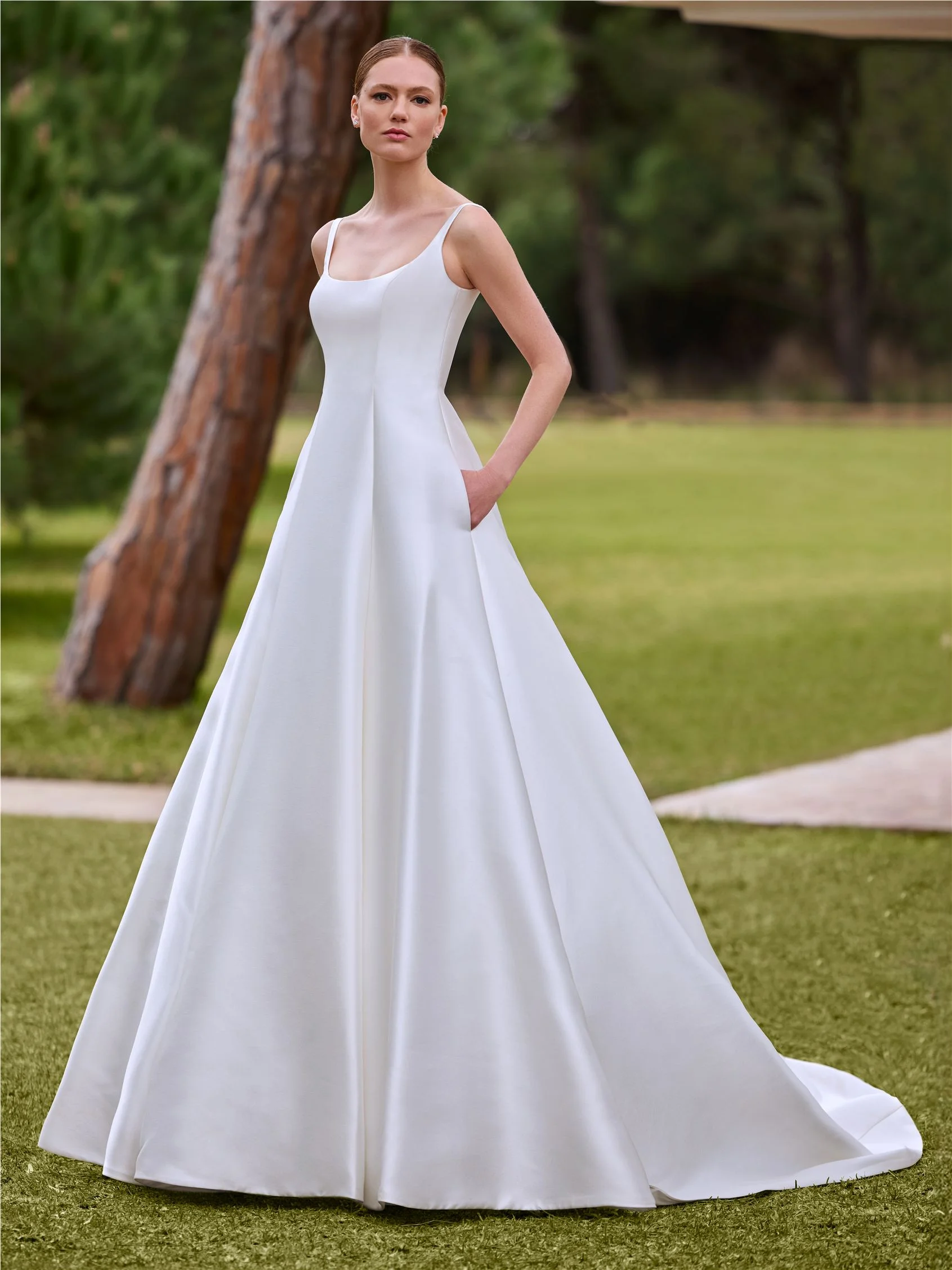ALLINIA A-line dress with round neckline