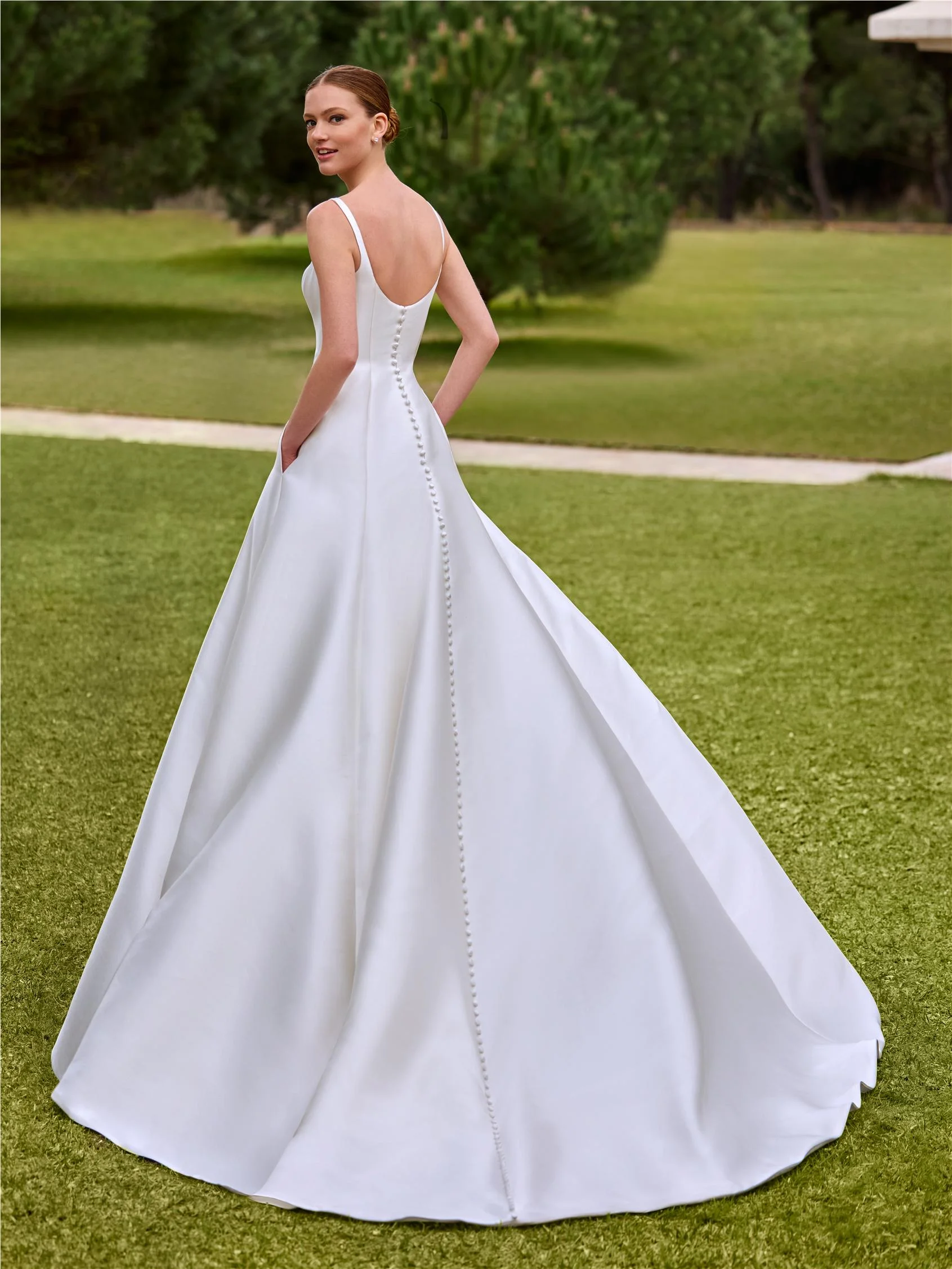 ALLINIA A-line dress with round neckline