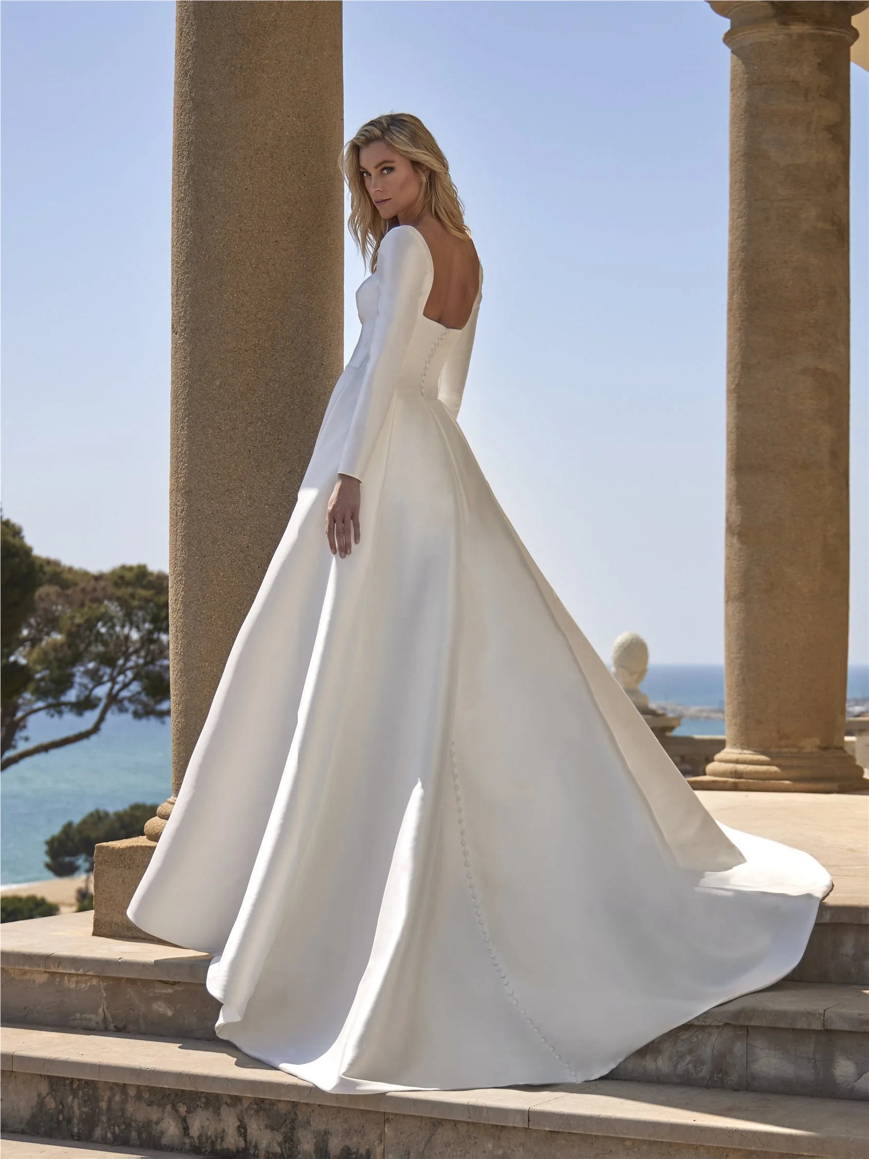 DRAVOR A-line dress with square neckline and detachable cape 3 DRAVOR A-line dress with square neckline and detachable cape