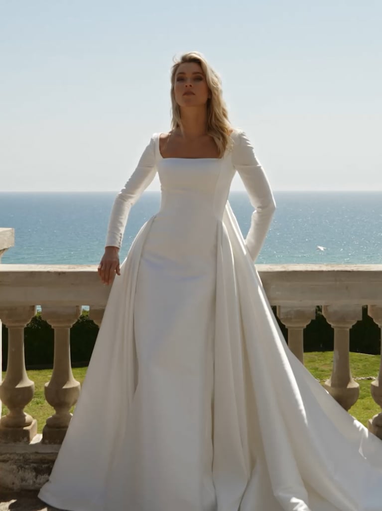 DRAVOR A-line dress with square neckline and detachable cape 9 DRAVOR A-line dress with square neckline and detachable cape