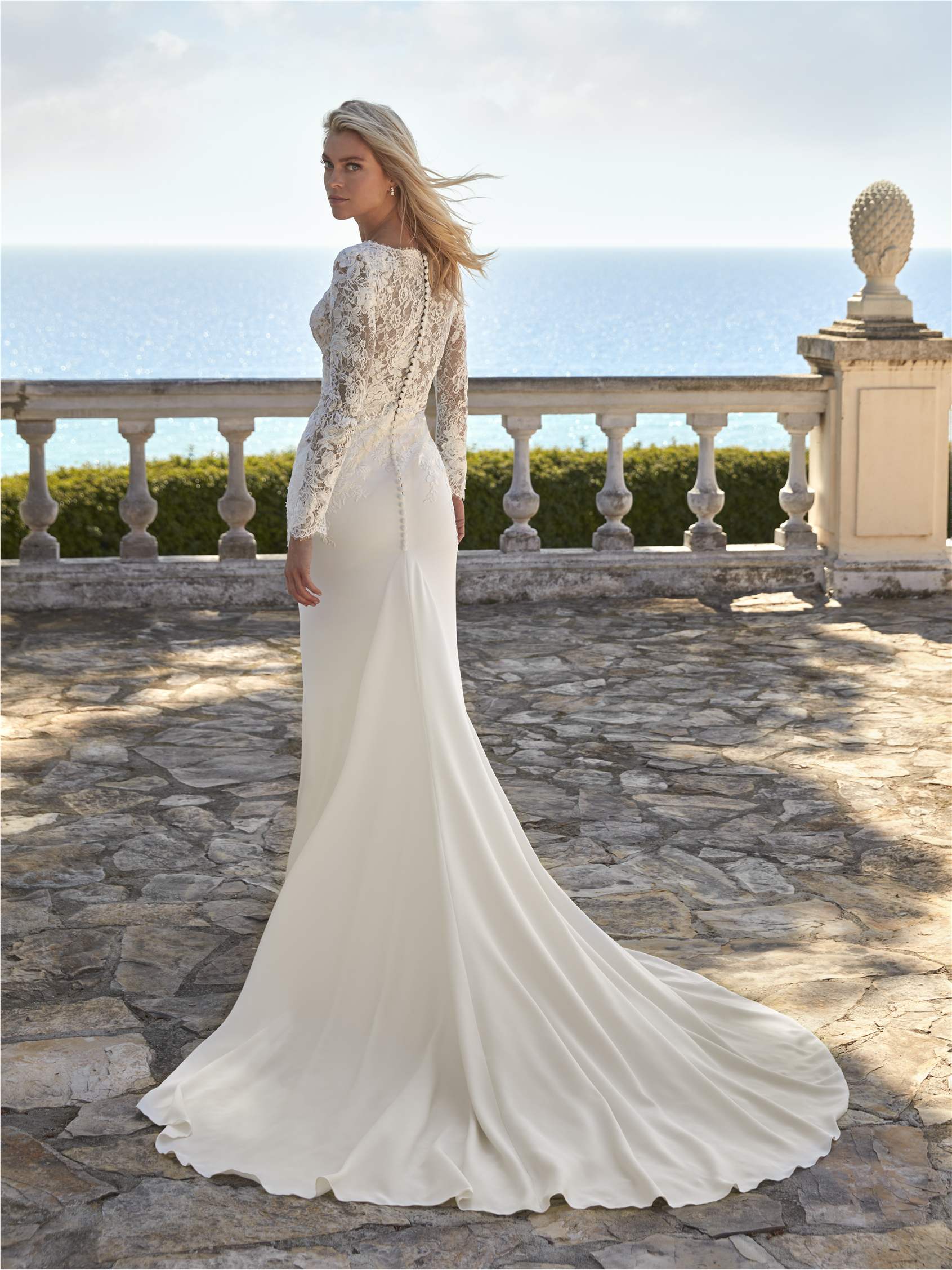 DARYNA Mermaid dress with round neckline, long sleeves