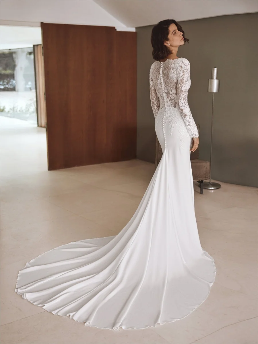 DARYNA Mermaid dress with round neckline, long sleeves
