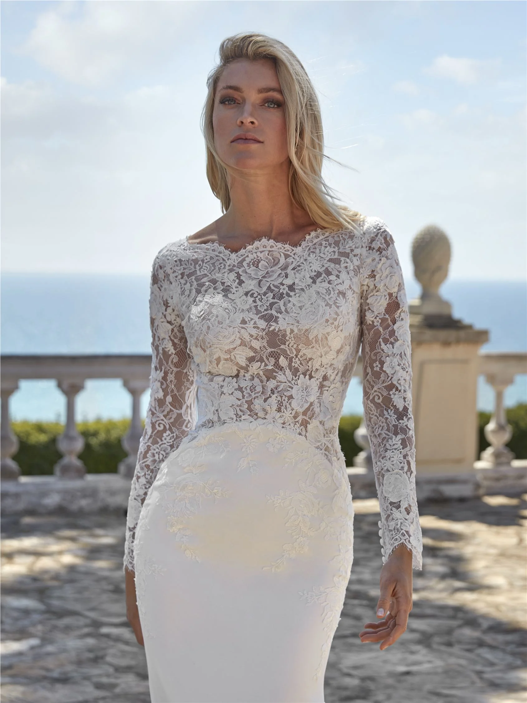 DARYNA Mermaid dress with round neckline, long sleeves
