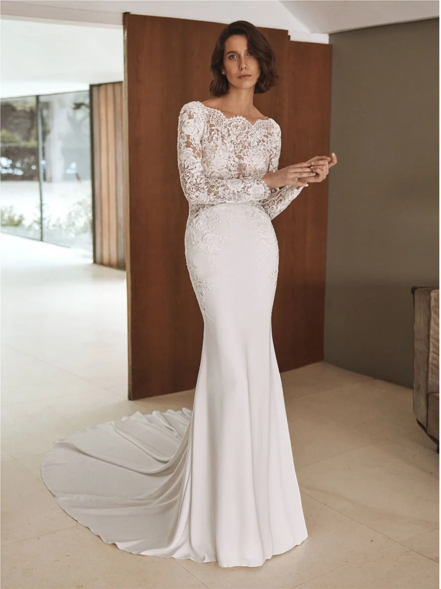DARYNA Mermaid dress with round neckline, long sleeves