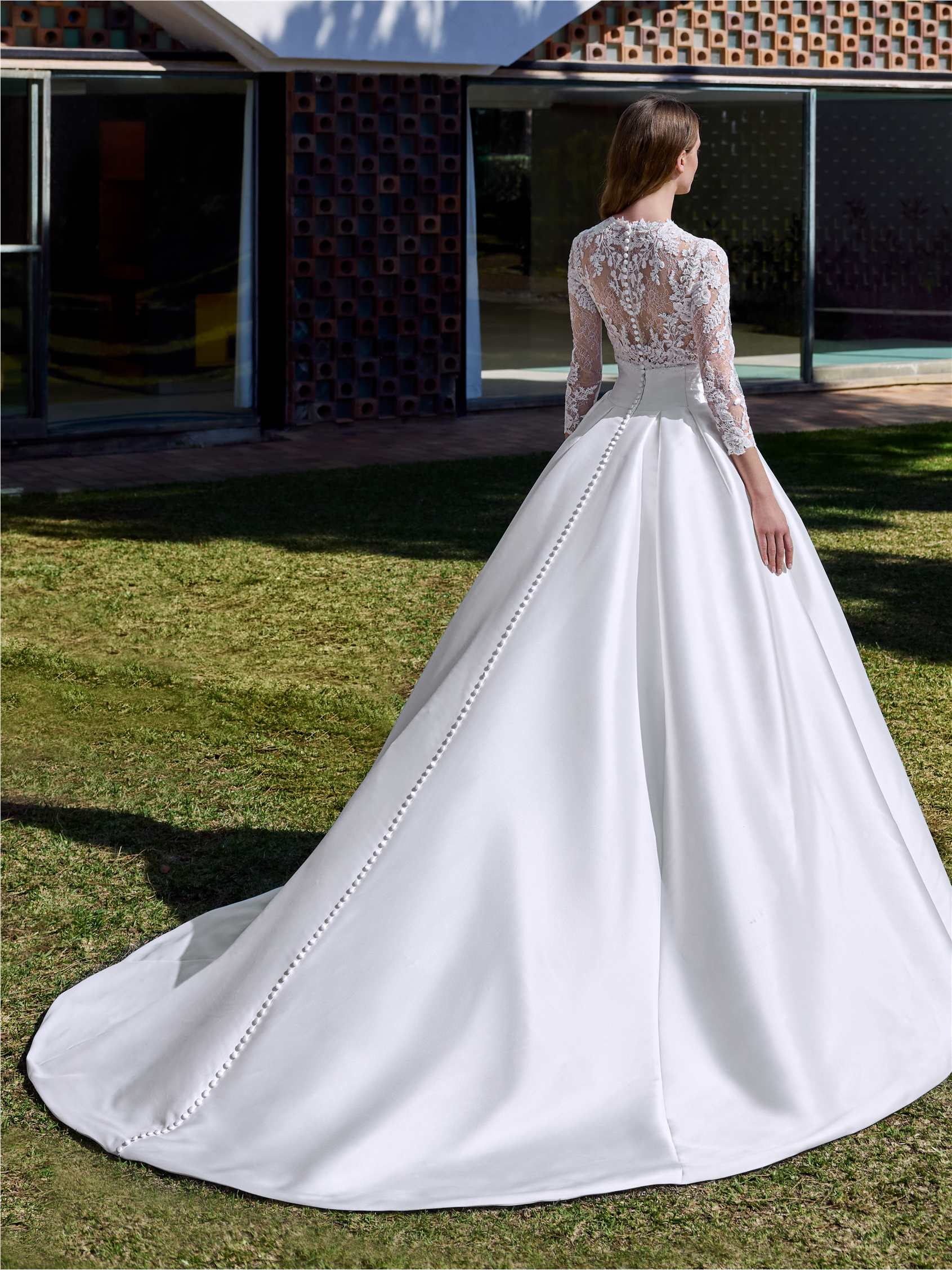 LILAR Princess dress with round neckline, long sleeves 2 LILAR Princess dress with round neckline, long sleeves