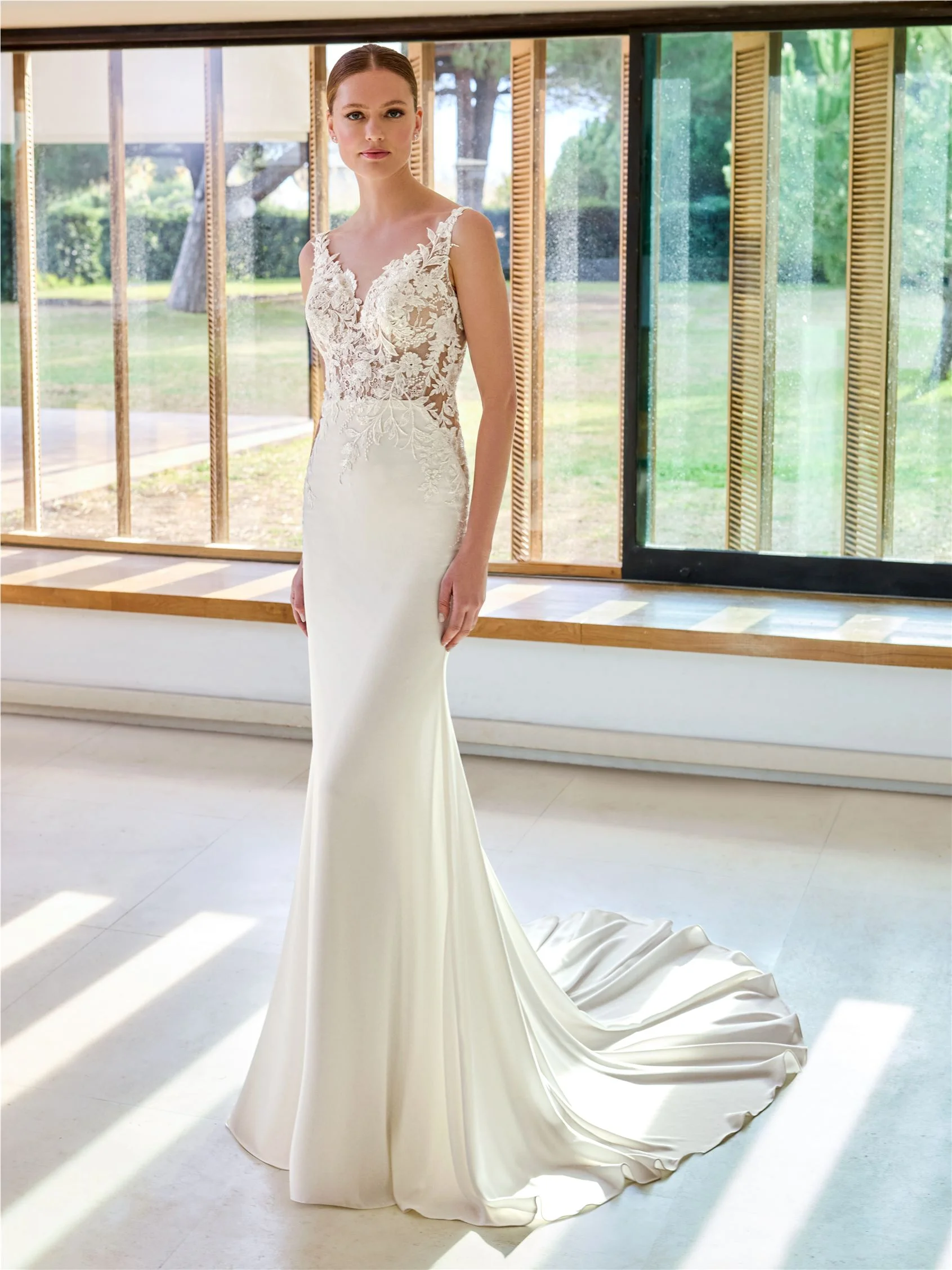 YEDIDA Mermaid dress with V-neckline and V-back 1 YEDIDA Mermaid dress with V-neckline and V-back