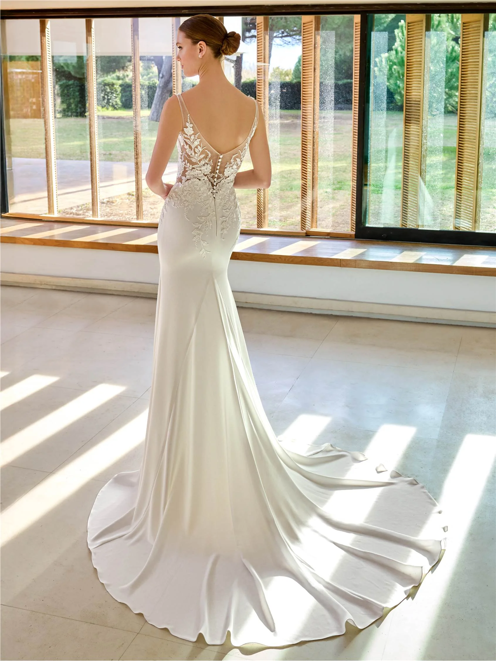 YEDIDA Mermaid dress with V-neckline and V-back 2 YEDIDA Mermaid dress with V-neckline and V-back