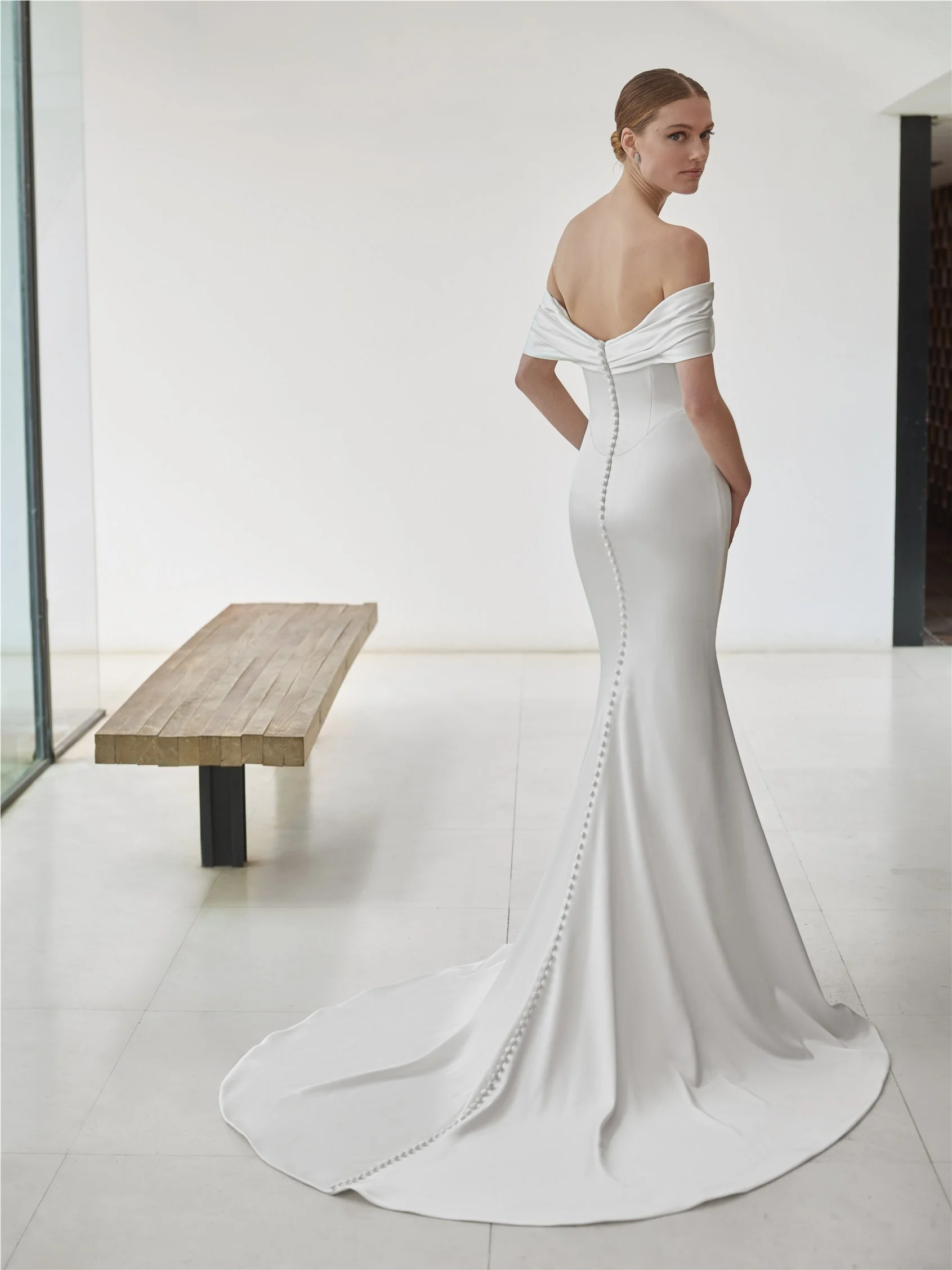 LEIGHT Mermaid dress with off-the-shoulders neckline 2 LEIGHT Mermaid dress with off-the-shoulders neckline