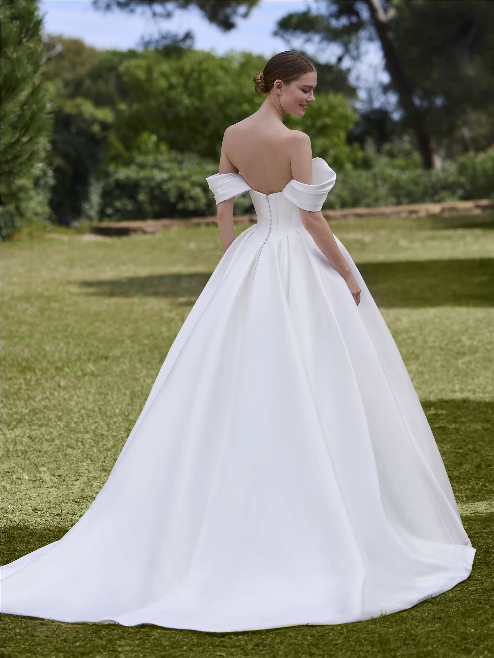 CORIS Princess dress with off-the-shoulders neckline