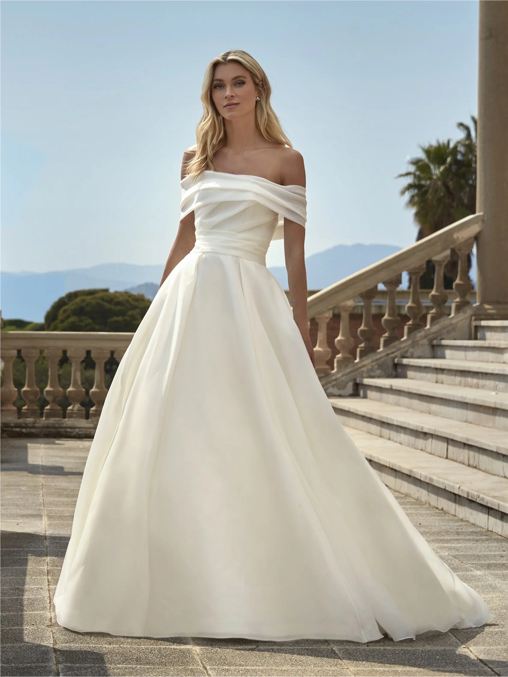 AINSLEY Princess dress with off-the-shoulders neckline