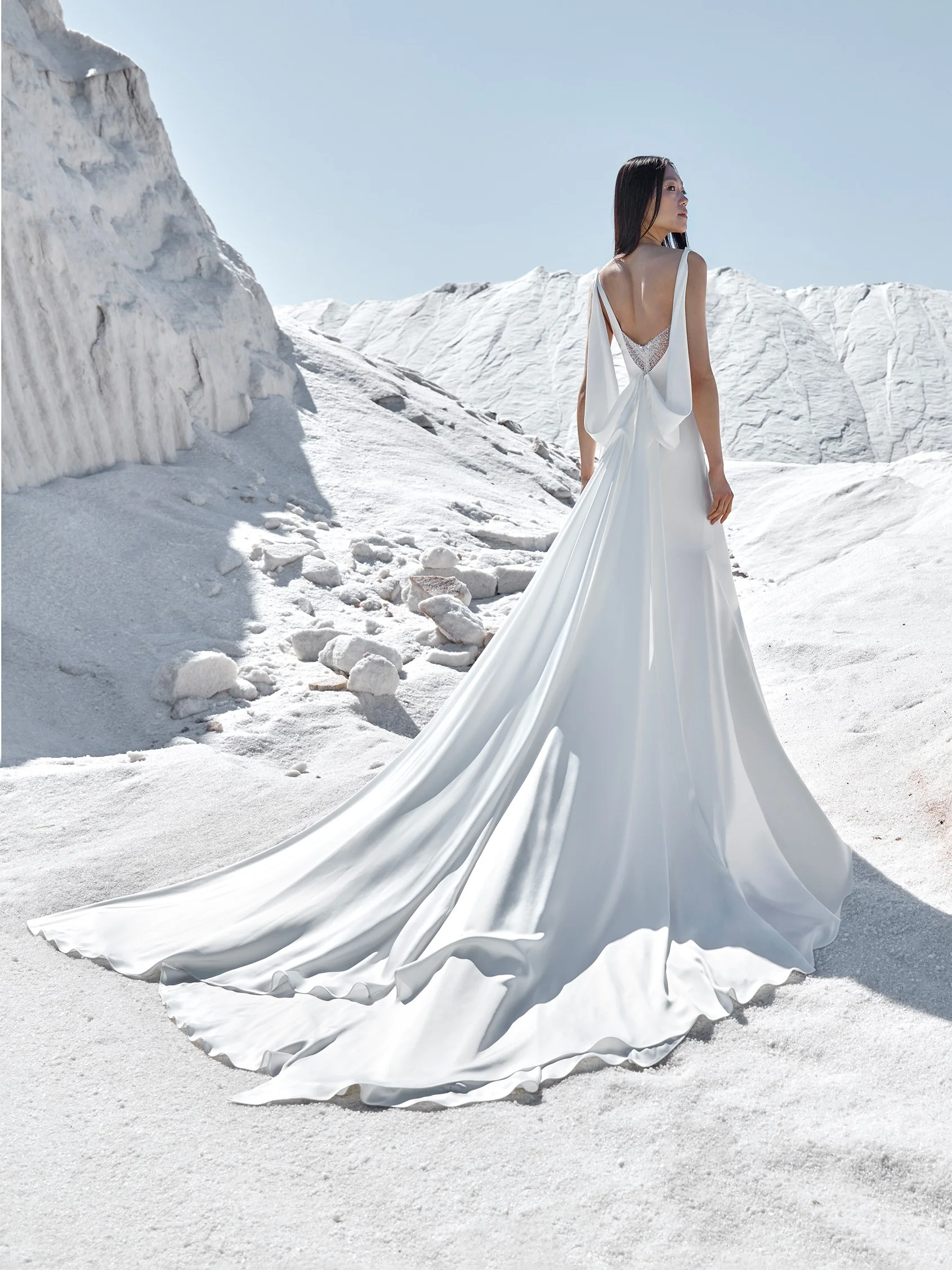 ALYSE Mermaid wedding dress with a round neckline