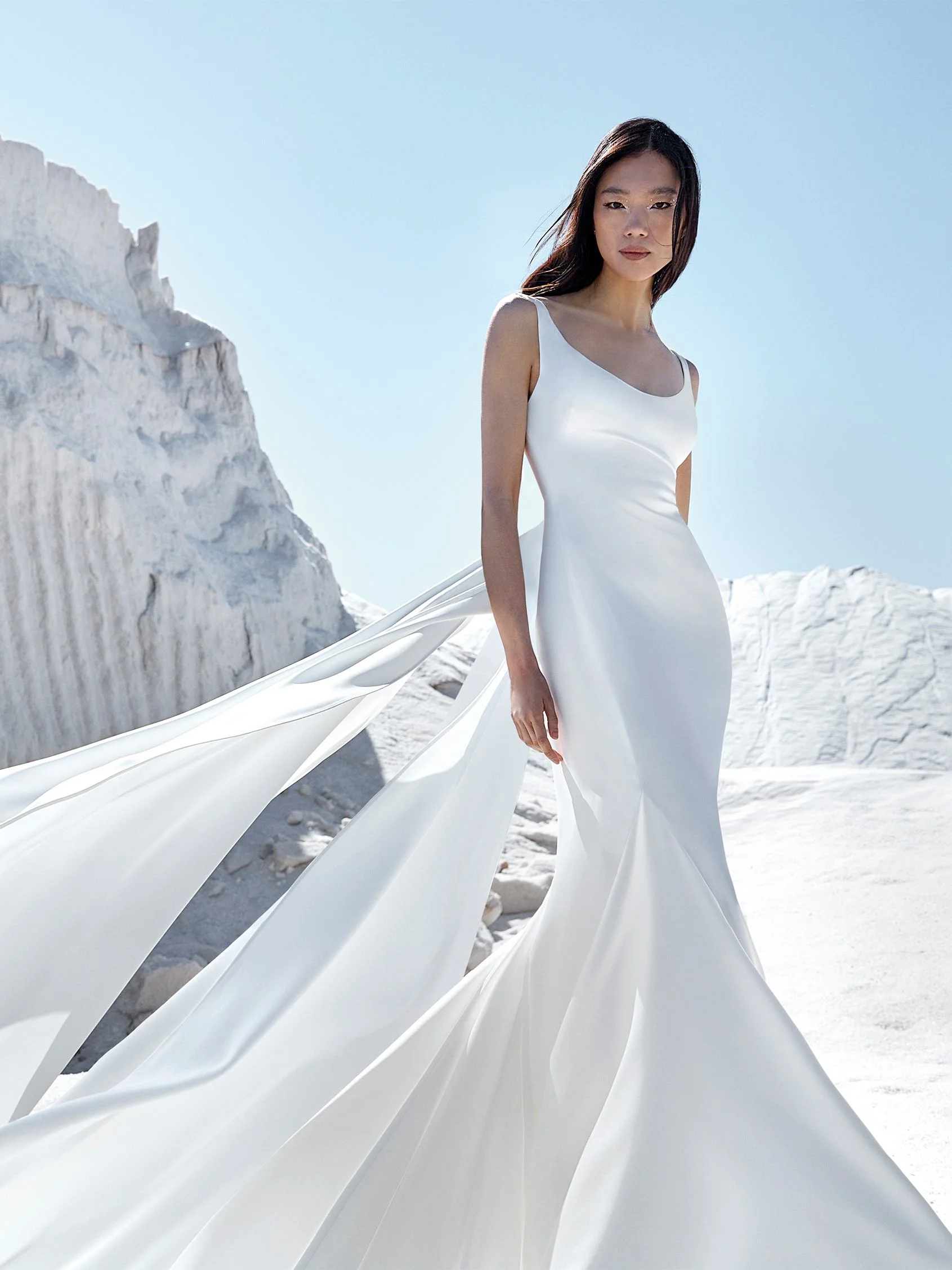 ALYSE Mermaid wedding dress with a round neckline
