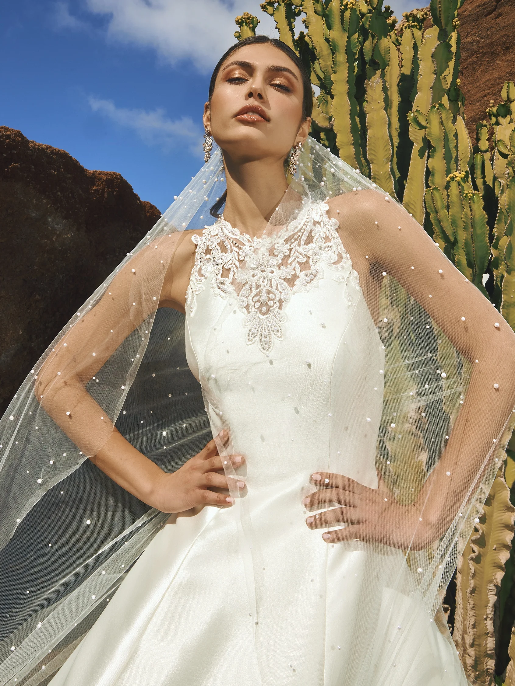 V-LA06 Tulle veil with rhinestones