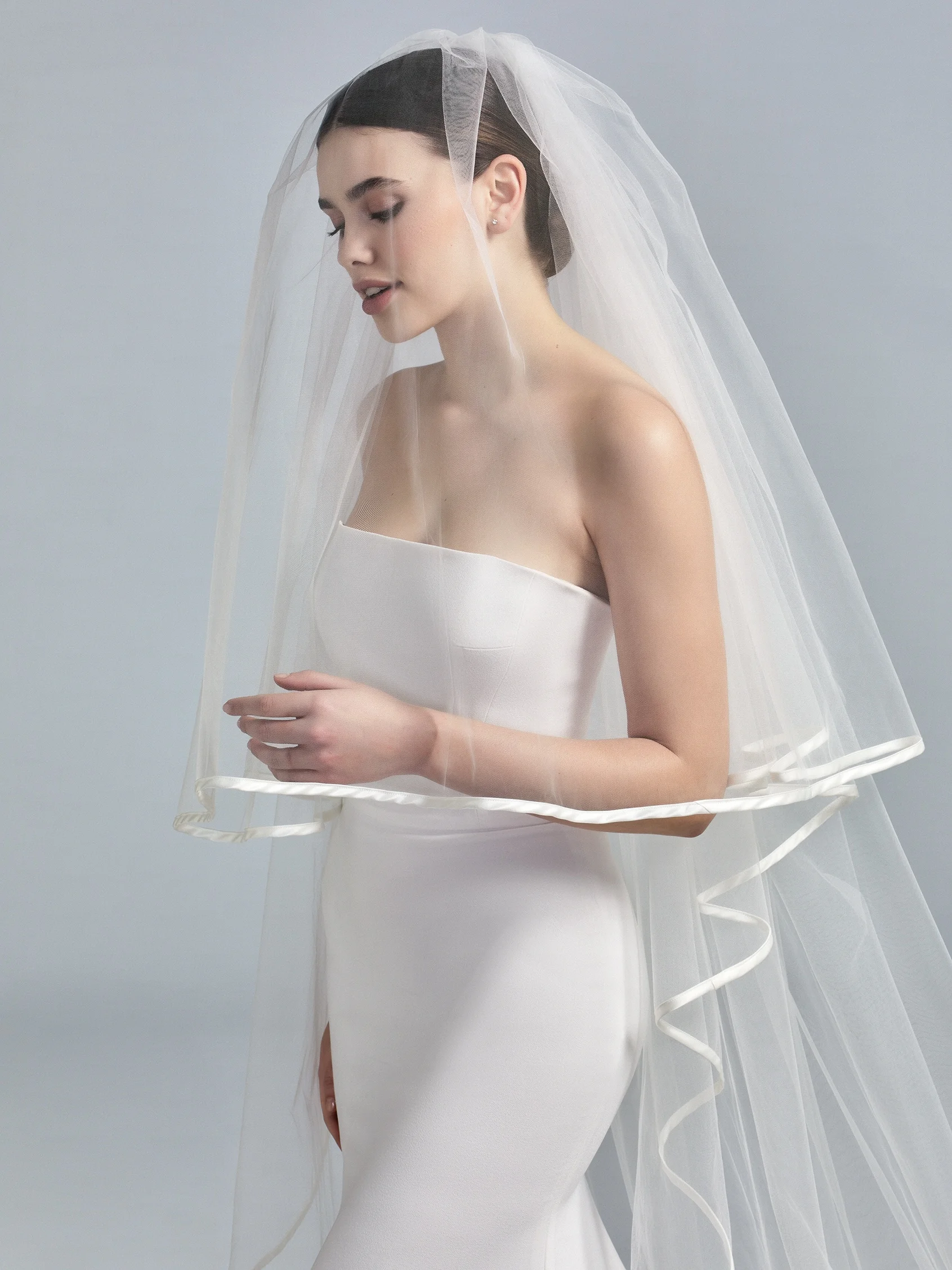 V-3355 Tulle veil with satin