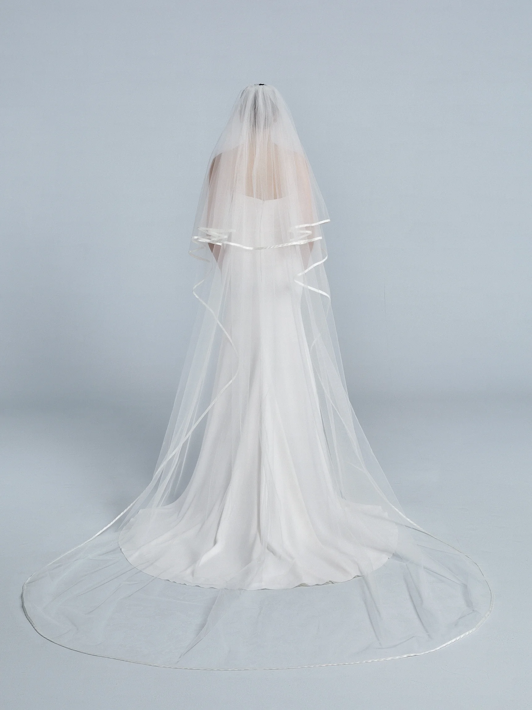 V-3355 Tulle veil with satin